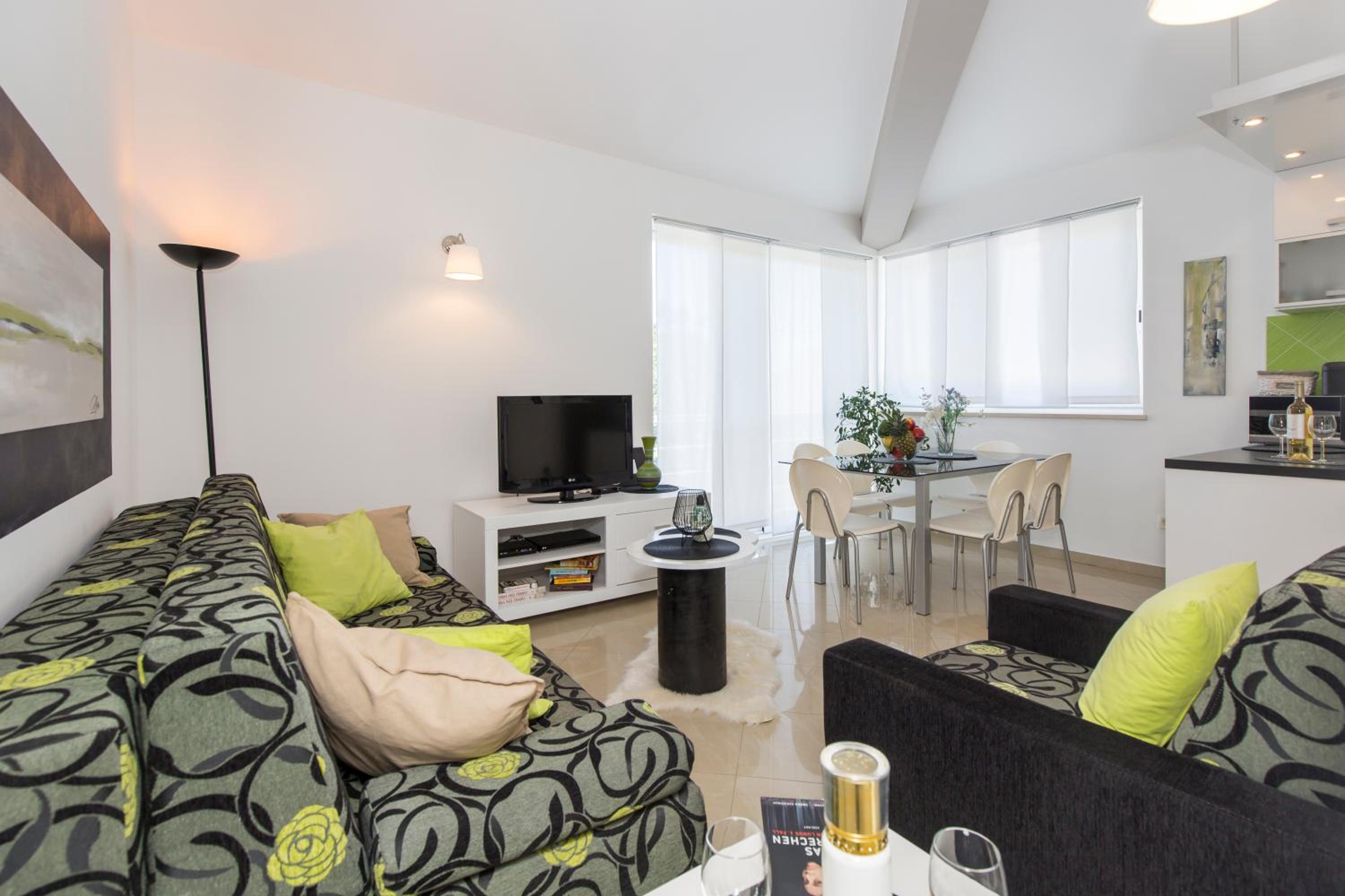 Adorable Holiday House Lilla-with pool-near Old Town Labin