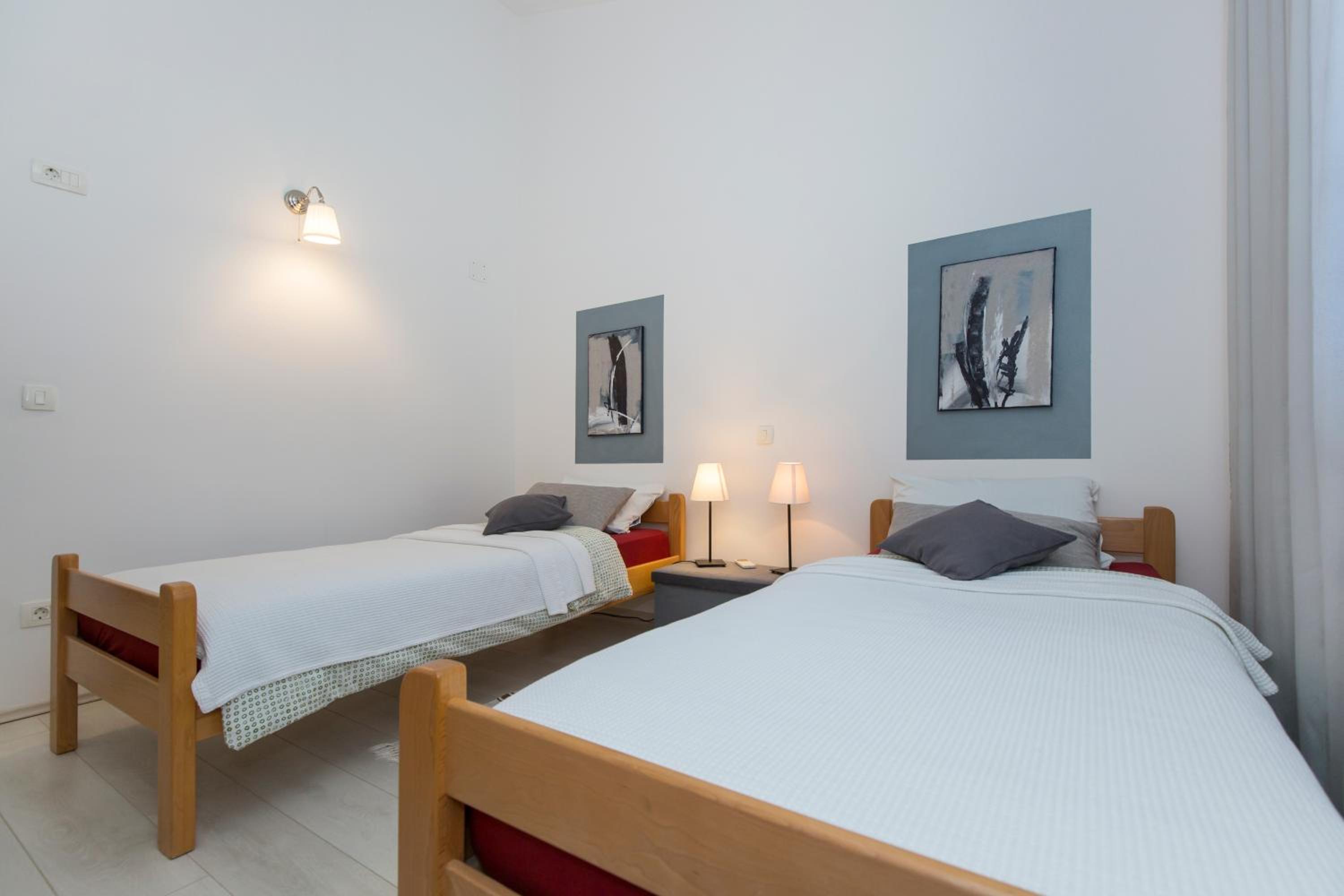 Adorable Holiday House Lilla-with pool-near Old Town Labin