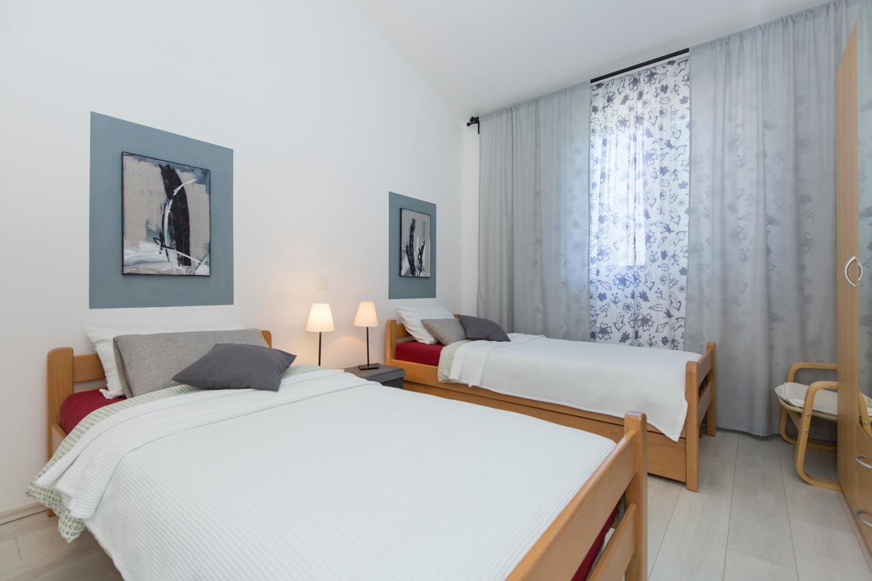 Adorable Holiday House Lilla-with pool-near Old Town Labin