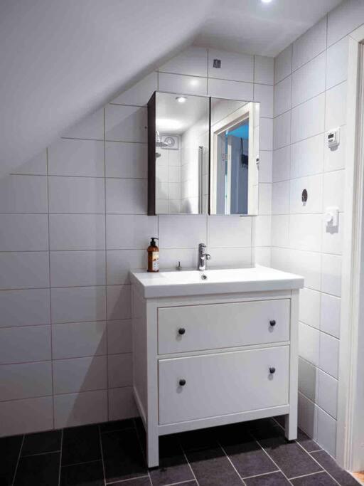 A lovely bright apartment with it's own entrance view 4
