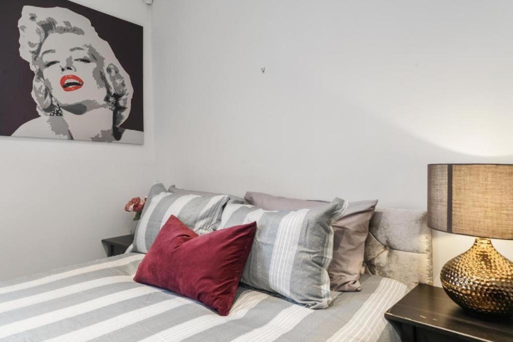 City 2 Bedroom Apartment London Tower Bridge with FREE Secure Gated Parking - Perfect for Long Stay