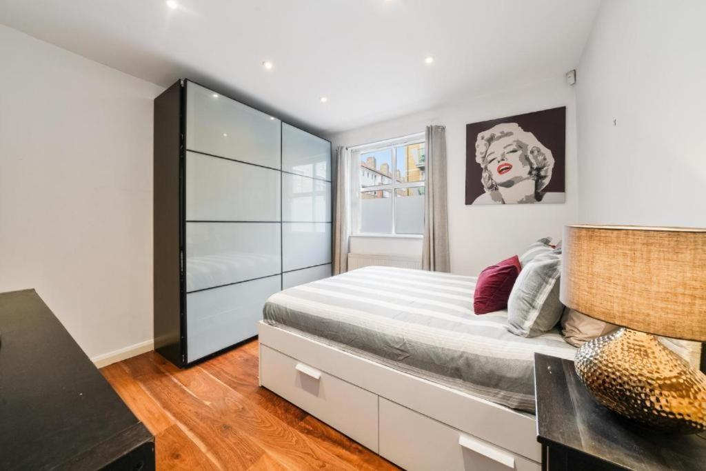 City 2 Bedroom Apartment London Tower Bridge with FREE Secure Gated Parking - Perfect for Long Stay