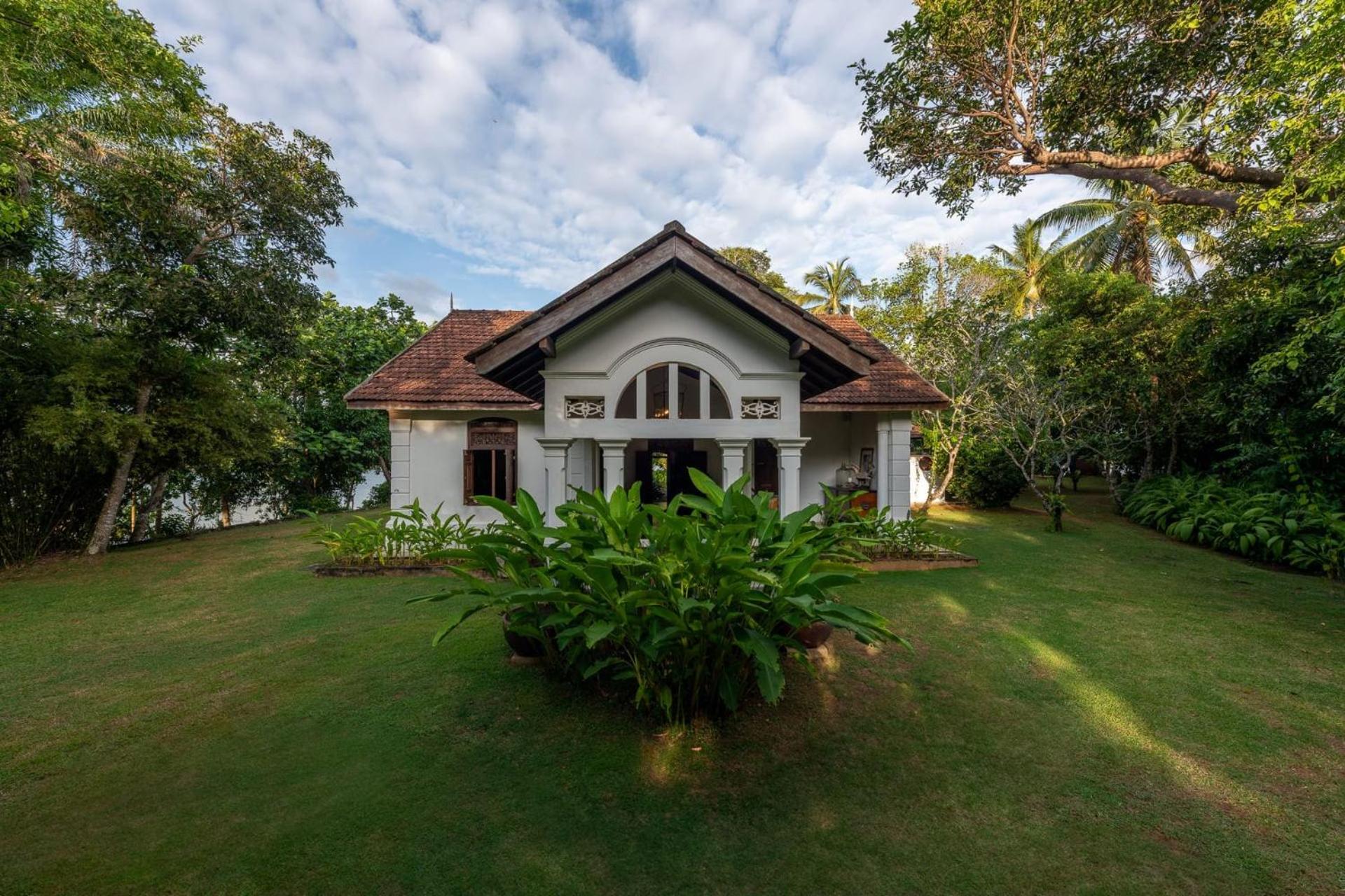 MO River House Luxury Villa