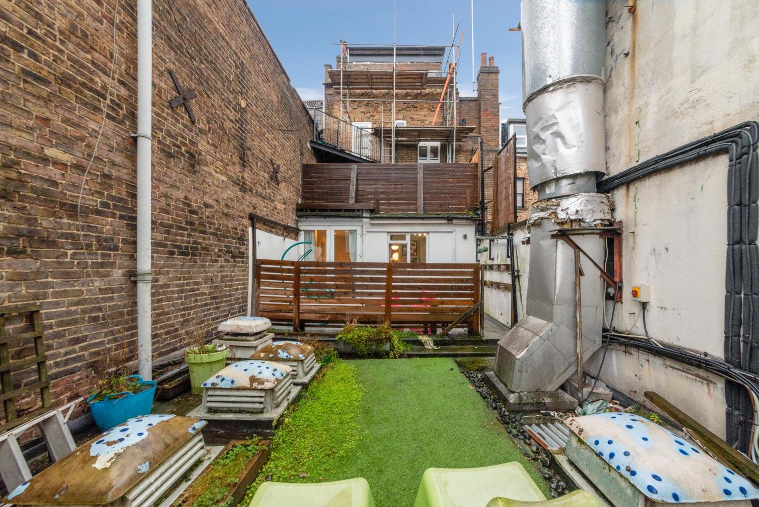 Flat 1 - 2 Bedrooms and Private Terrace