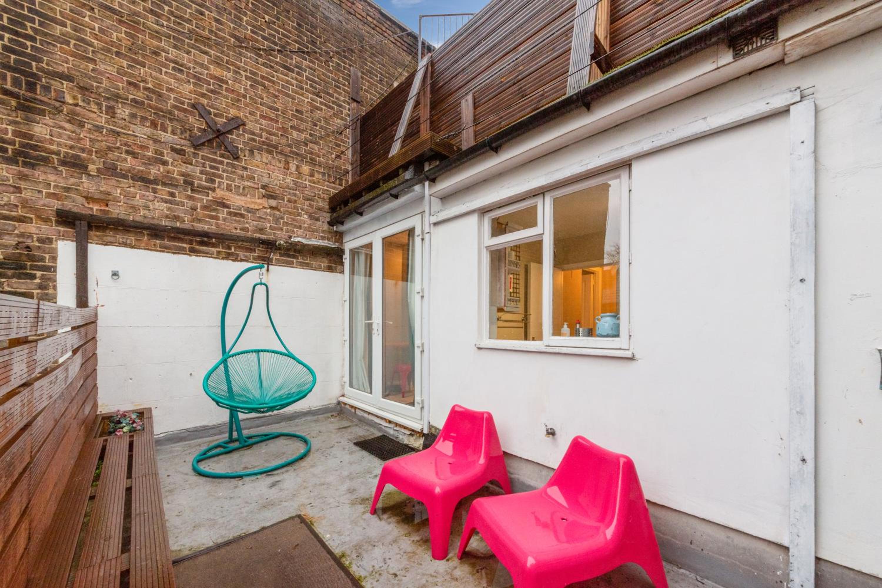 Flat 1 - 2 Bedrooms and Private Terrace