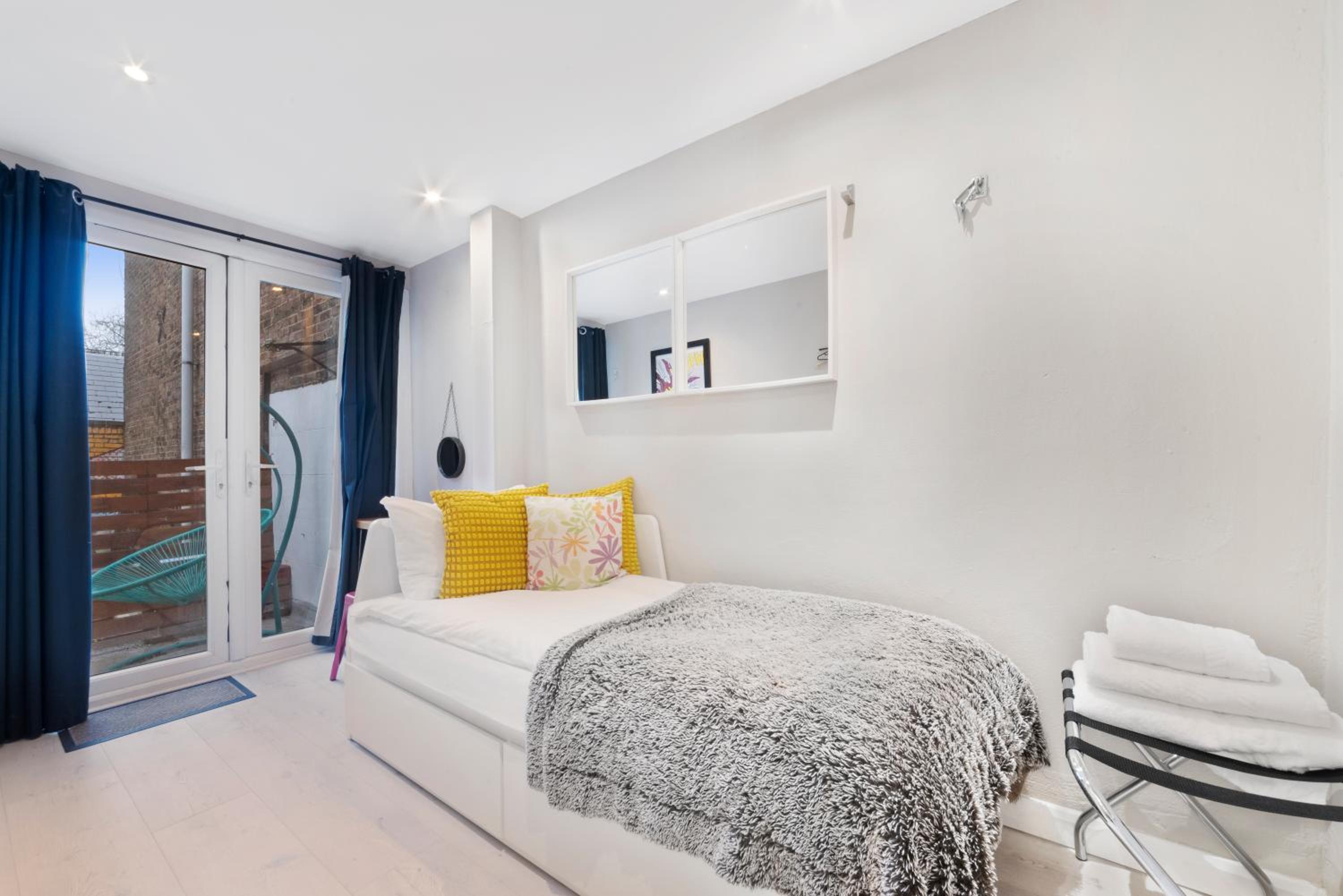 Flat 1 - 2 Bedrooms and Private Terrace