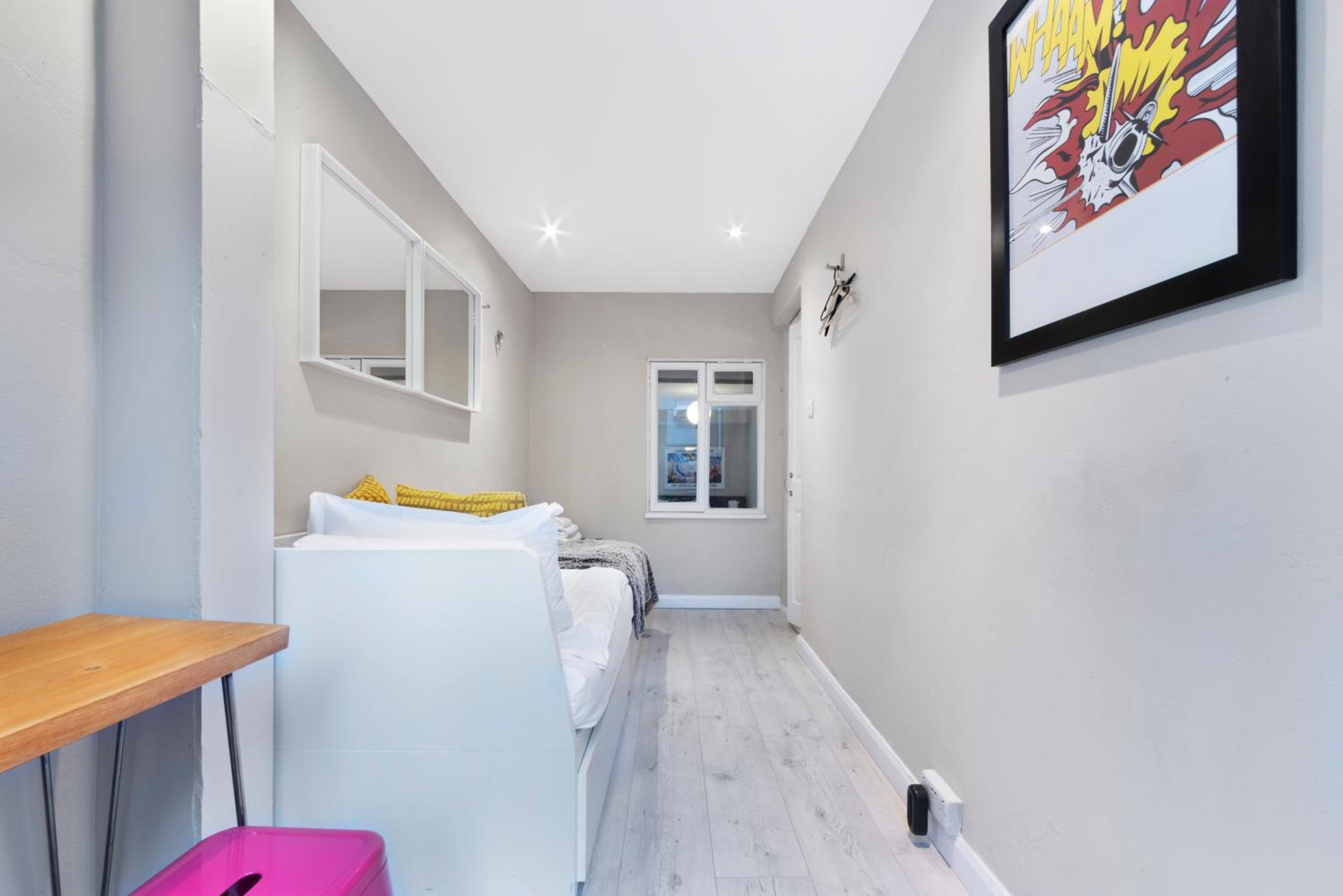 Flat 1 - 2 Bedrooms and Private Terrace