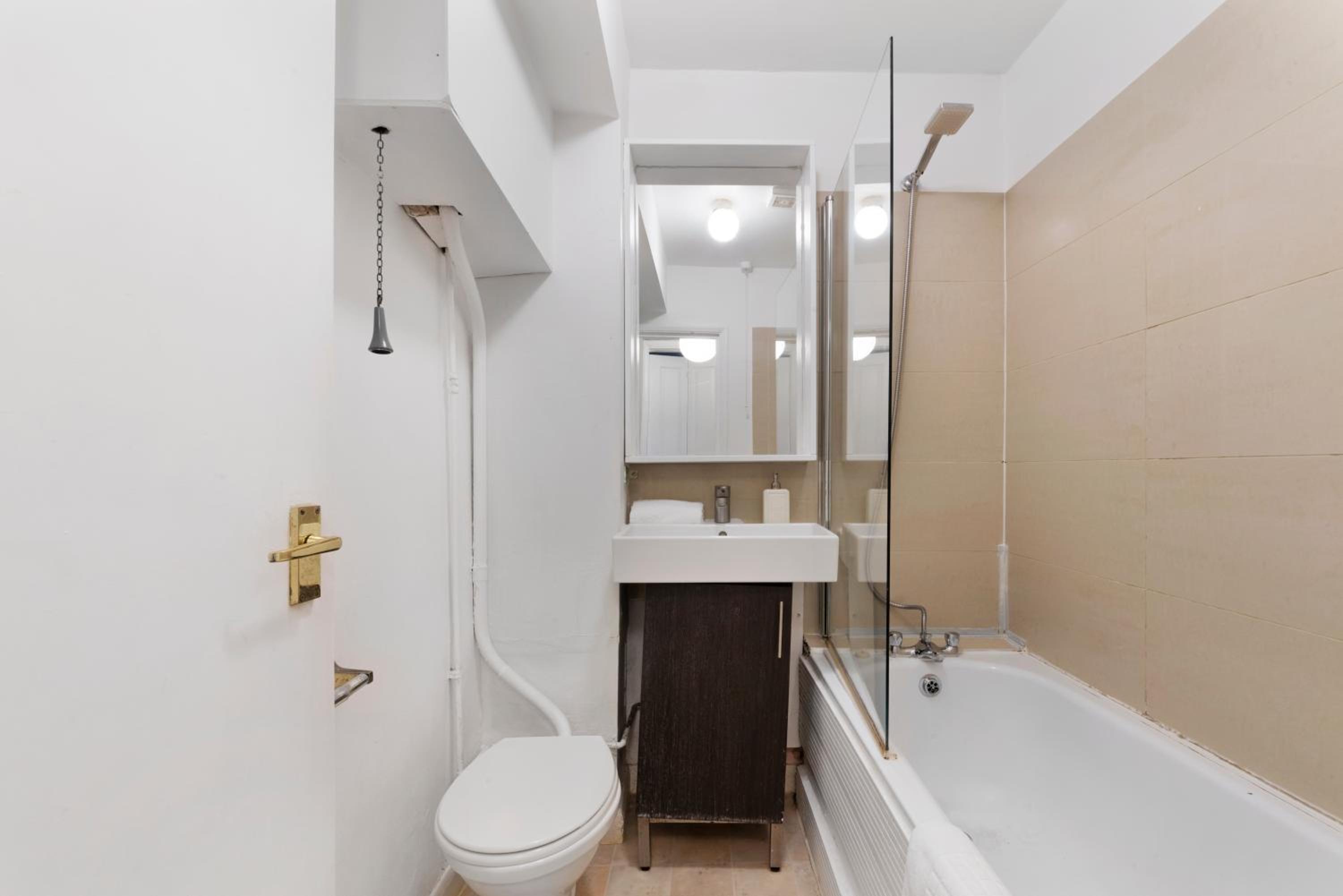 Flat 1 - 2 Bedrooms and Private Terrace