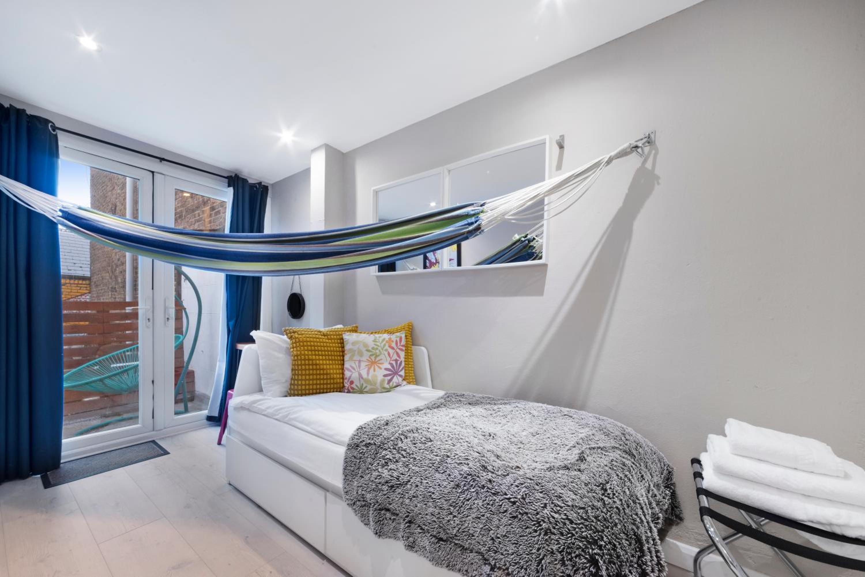 Flat 1 - 2 Bedrooms and Private Terrace
