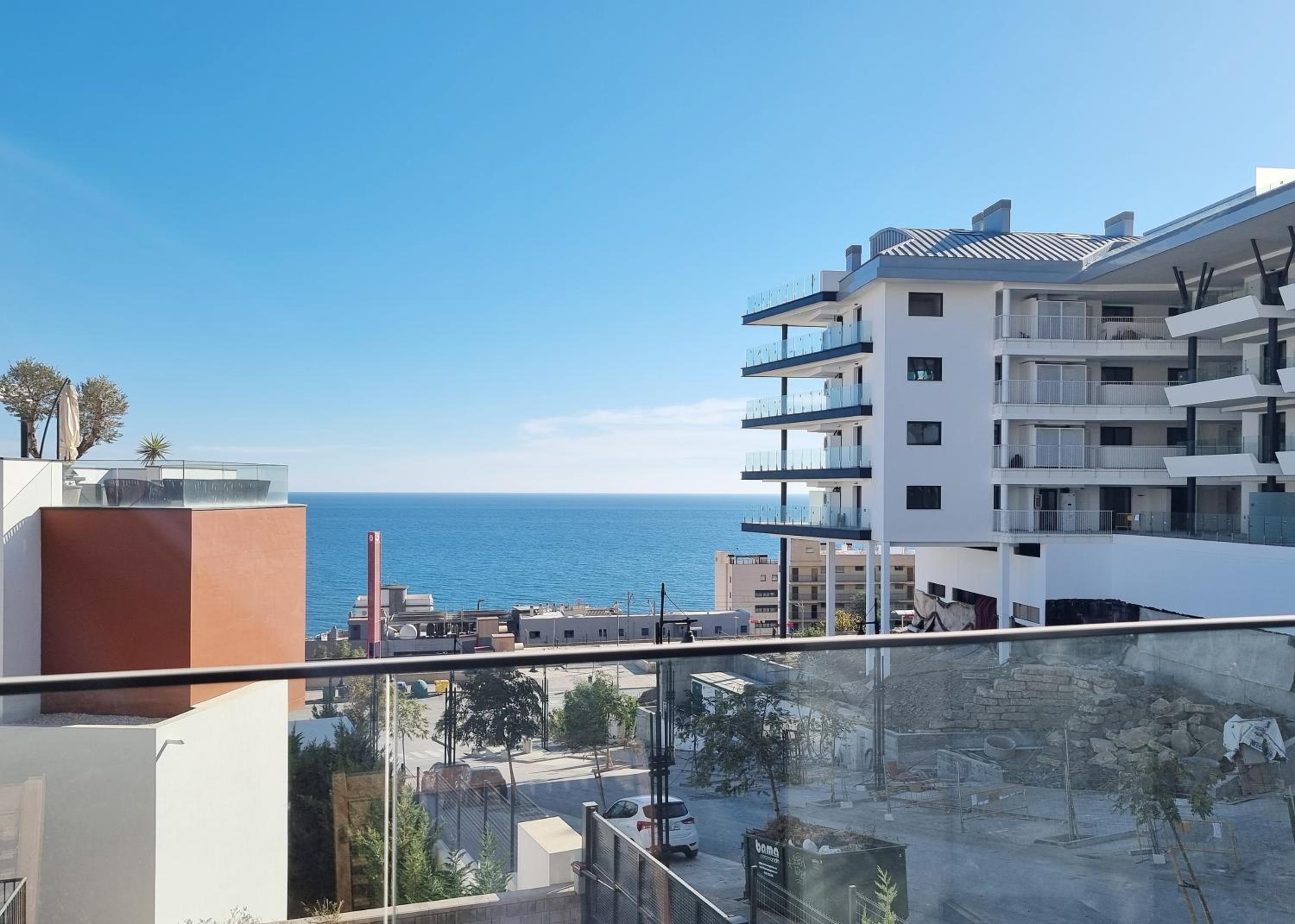 Beautiful Middel Views Apartment with pool and gym