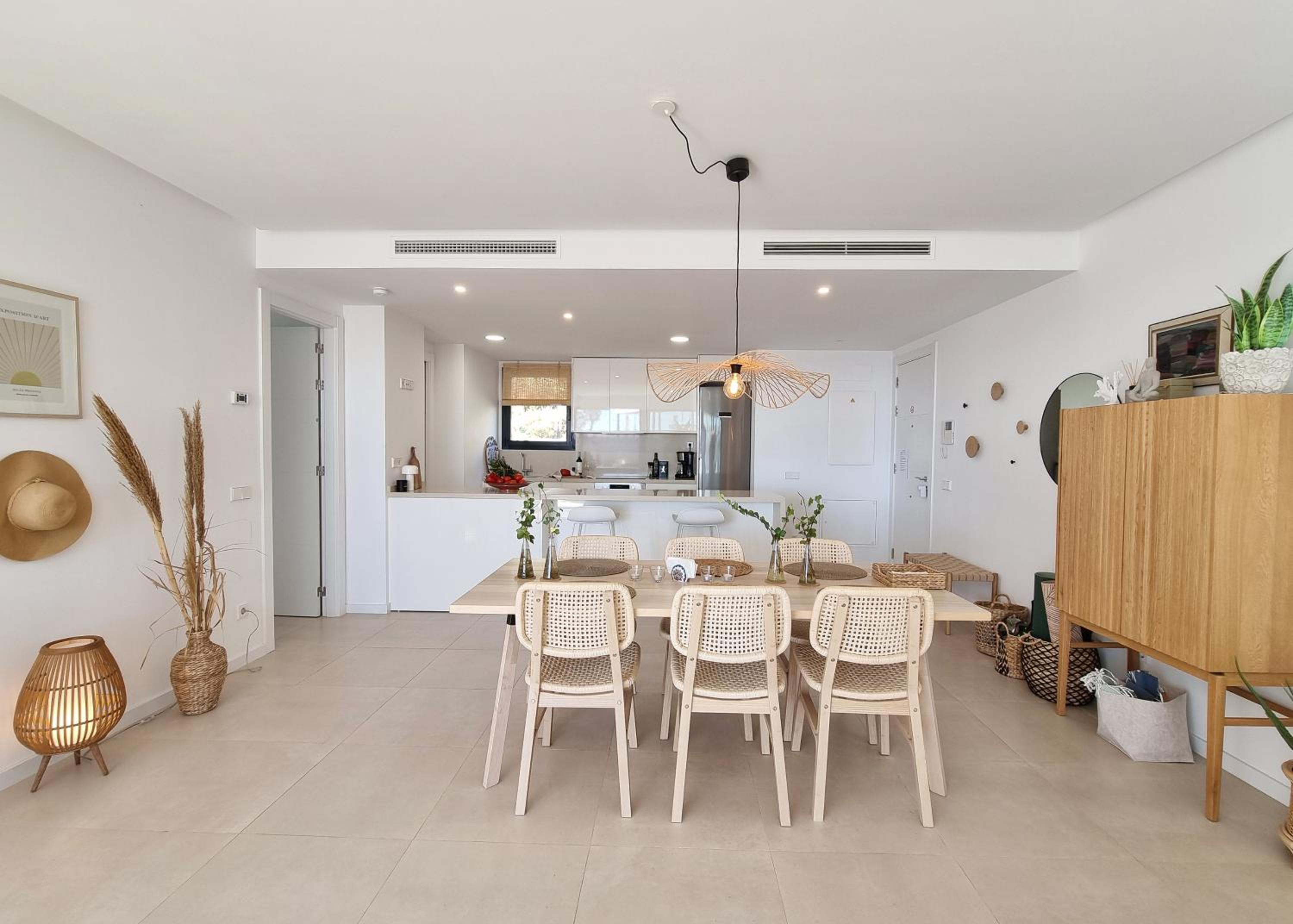 Beautiful Middel Views Apartment with pool and gym
