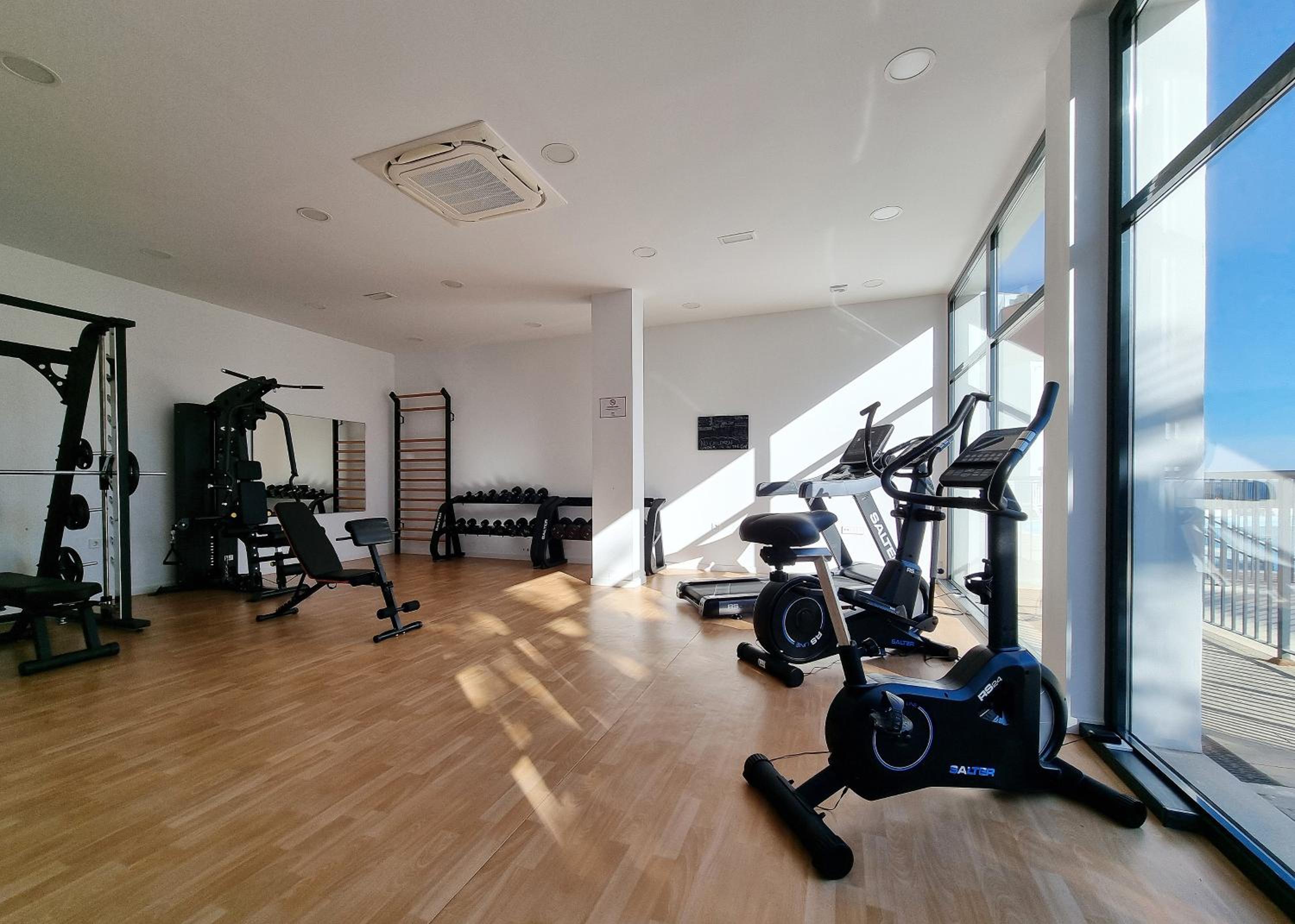 Beautiful Middel Views Apartment with pool and gym