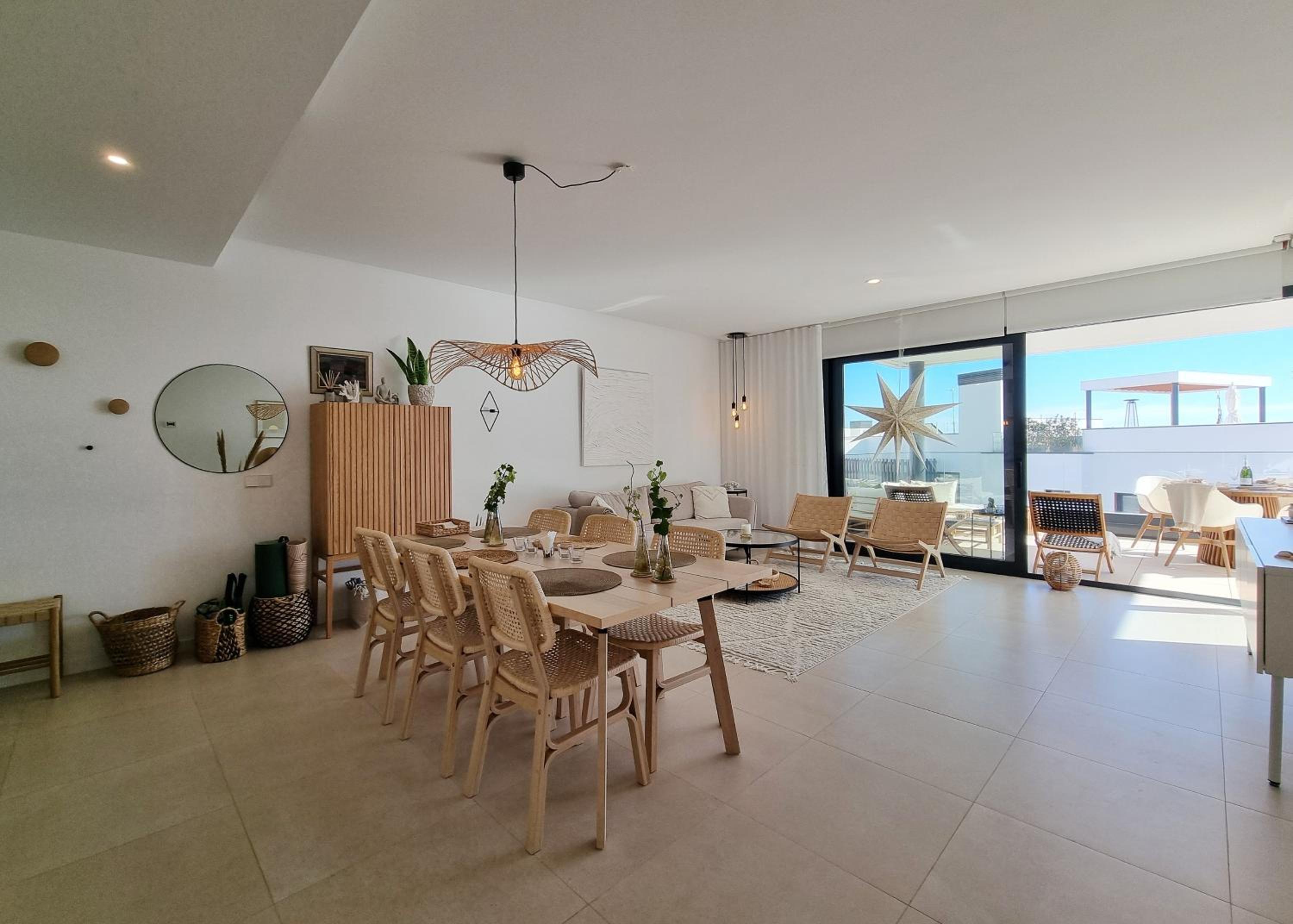Beautiful Middel Views Apartment with pool and gym