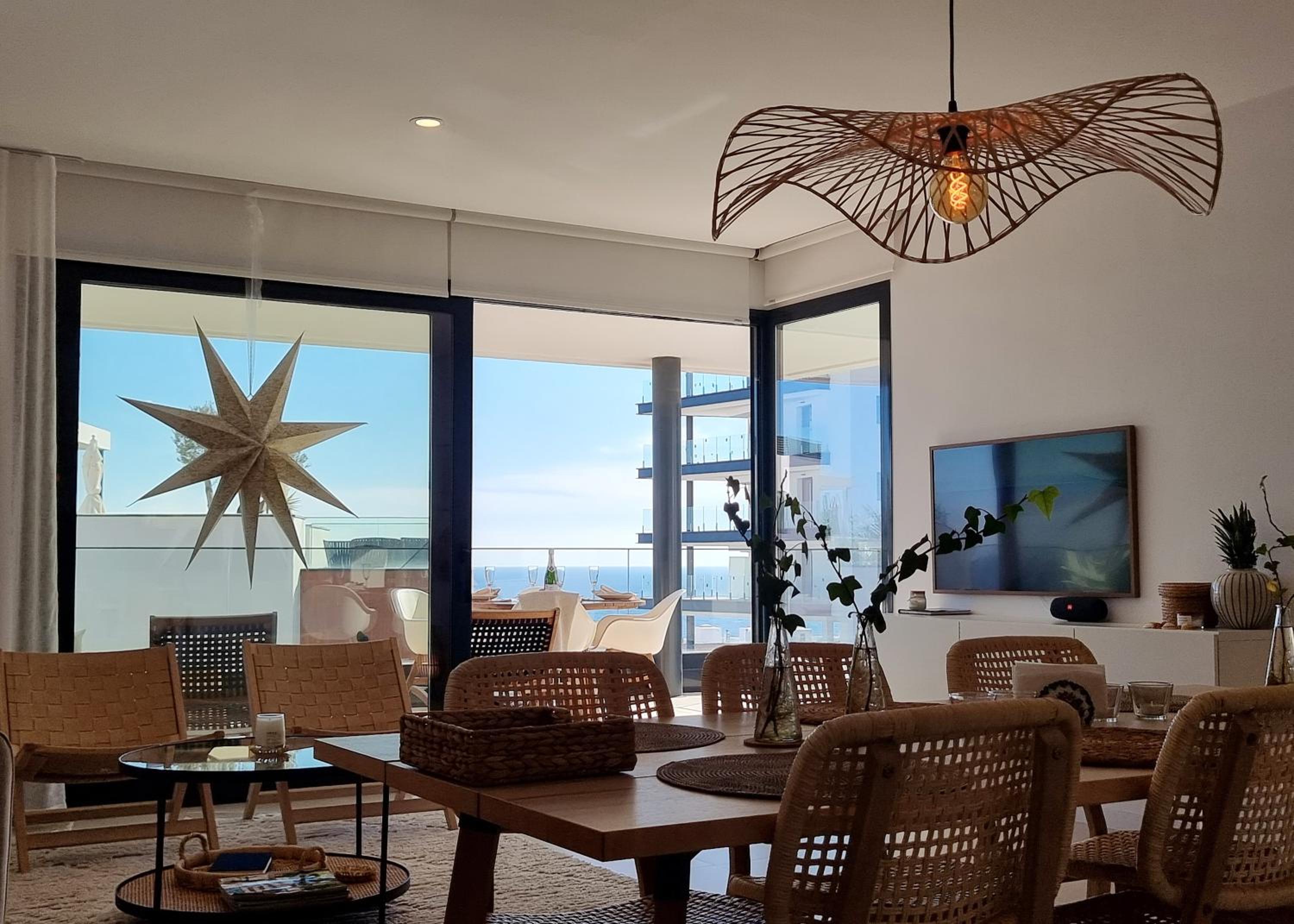 Beautiful Middel Views Apartment with pool and gym