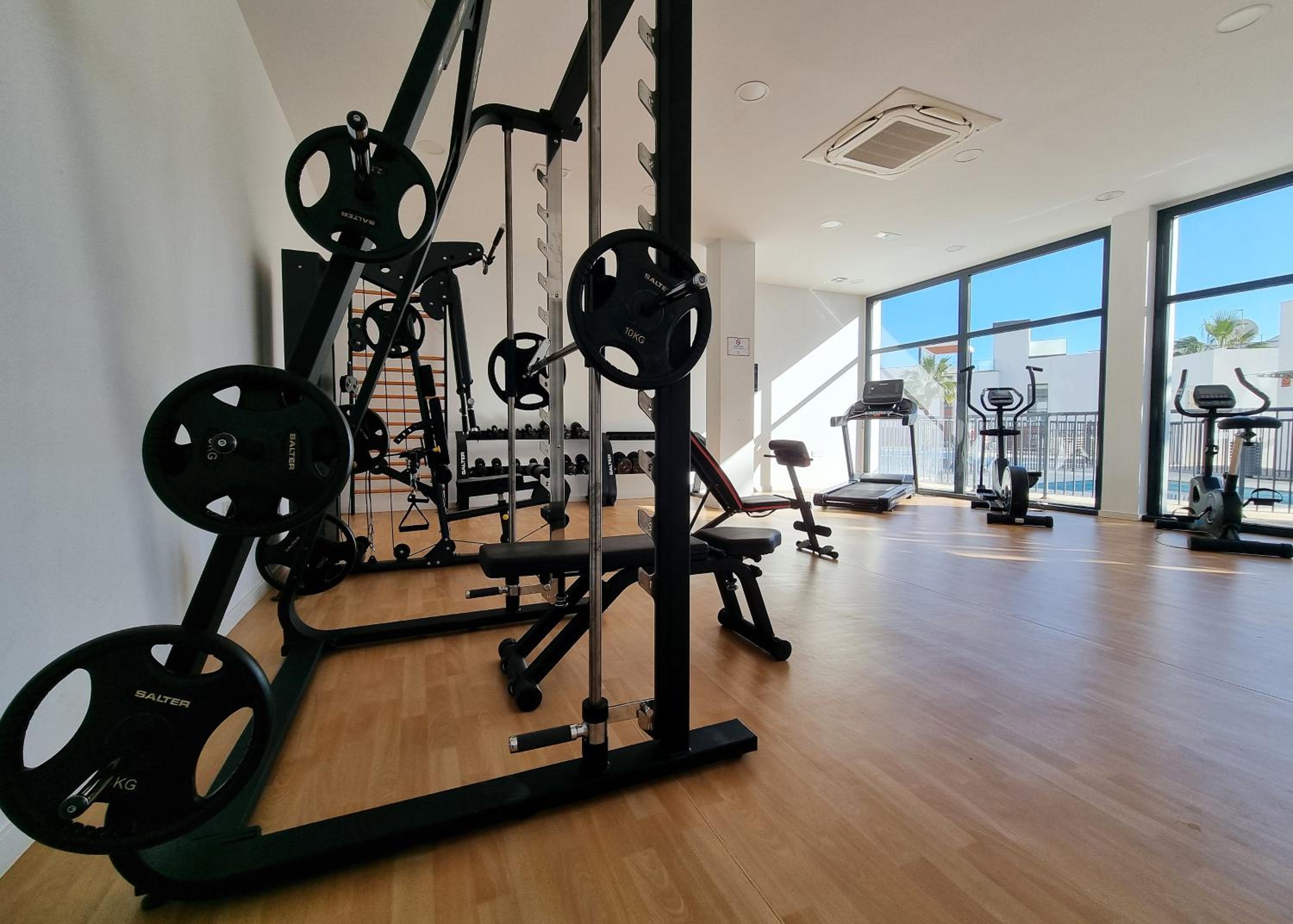 Beautiful Middel Views Apartment with pool and gym