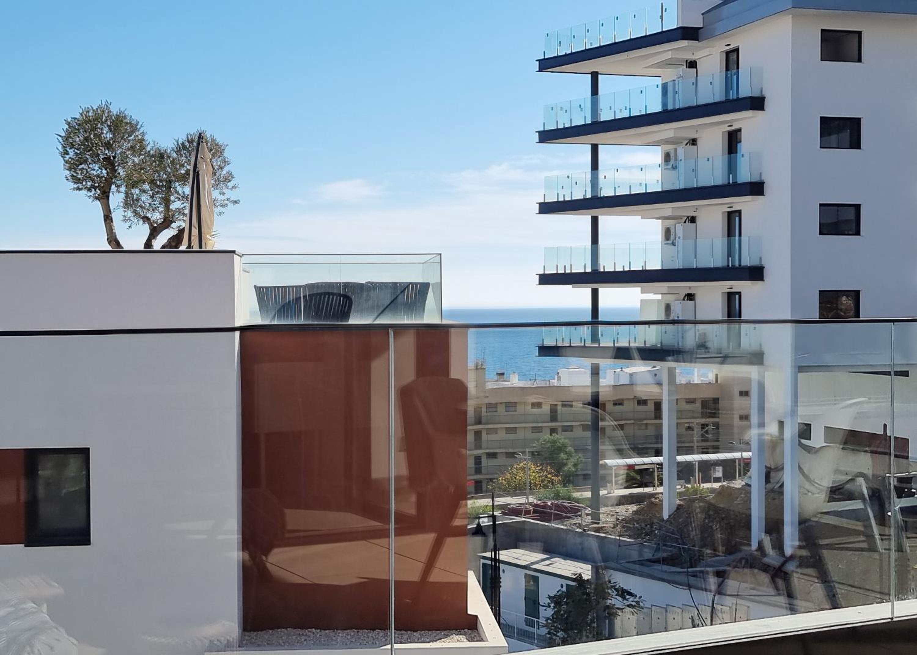 Beautiful Middel Views Apartment with pool and gym