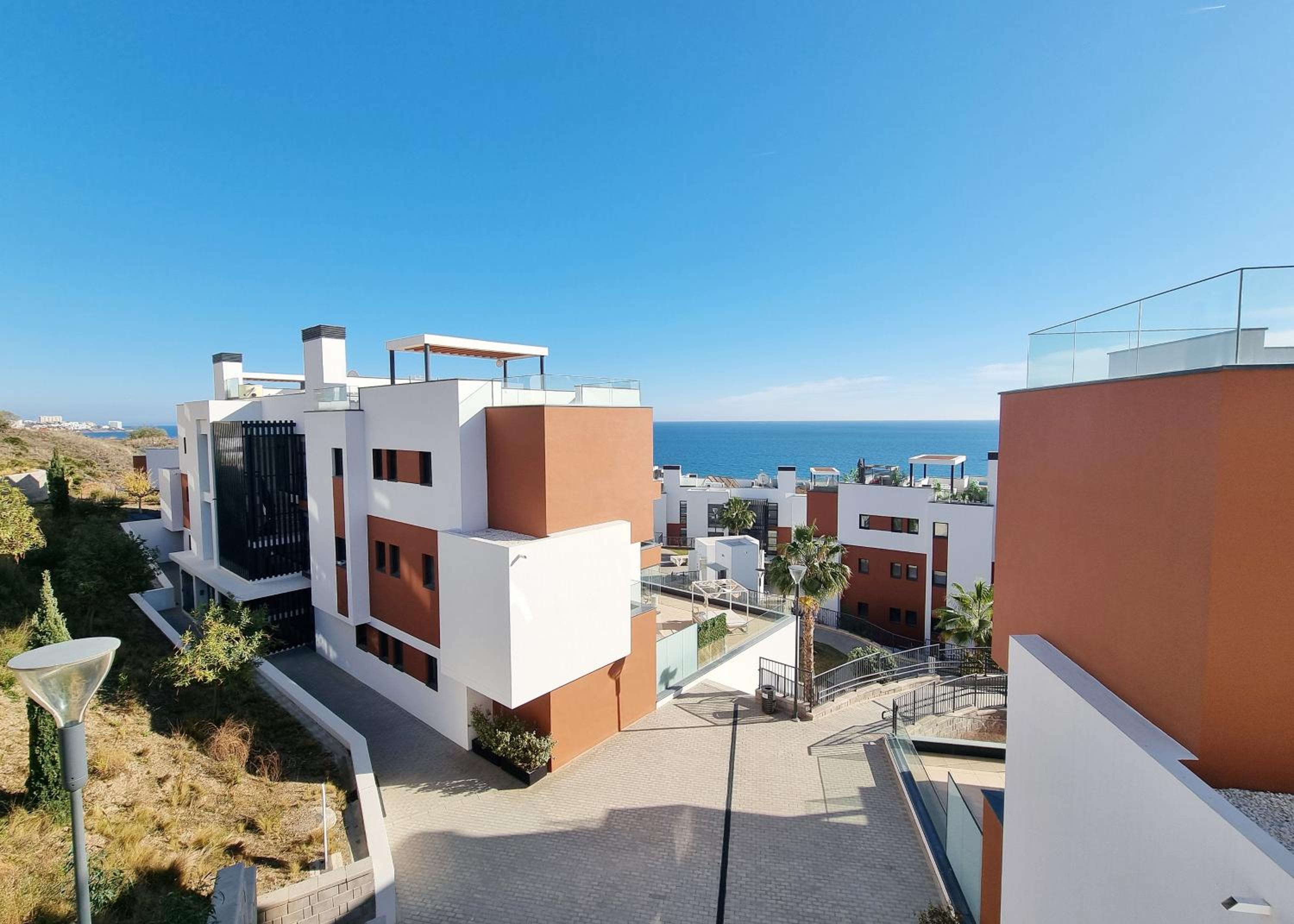Beautiful Middel Views Apartment with pool and gym