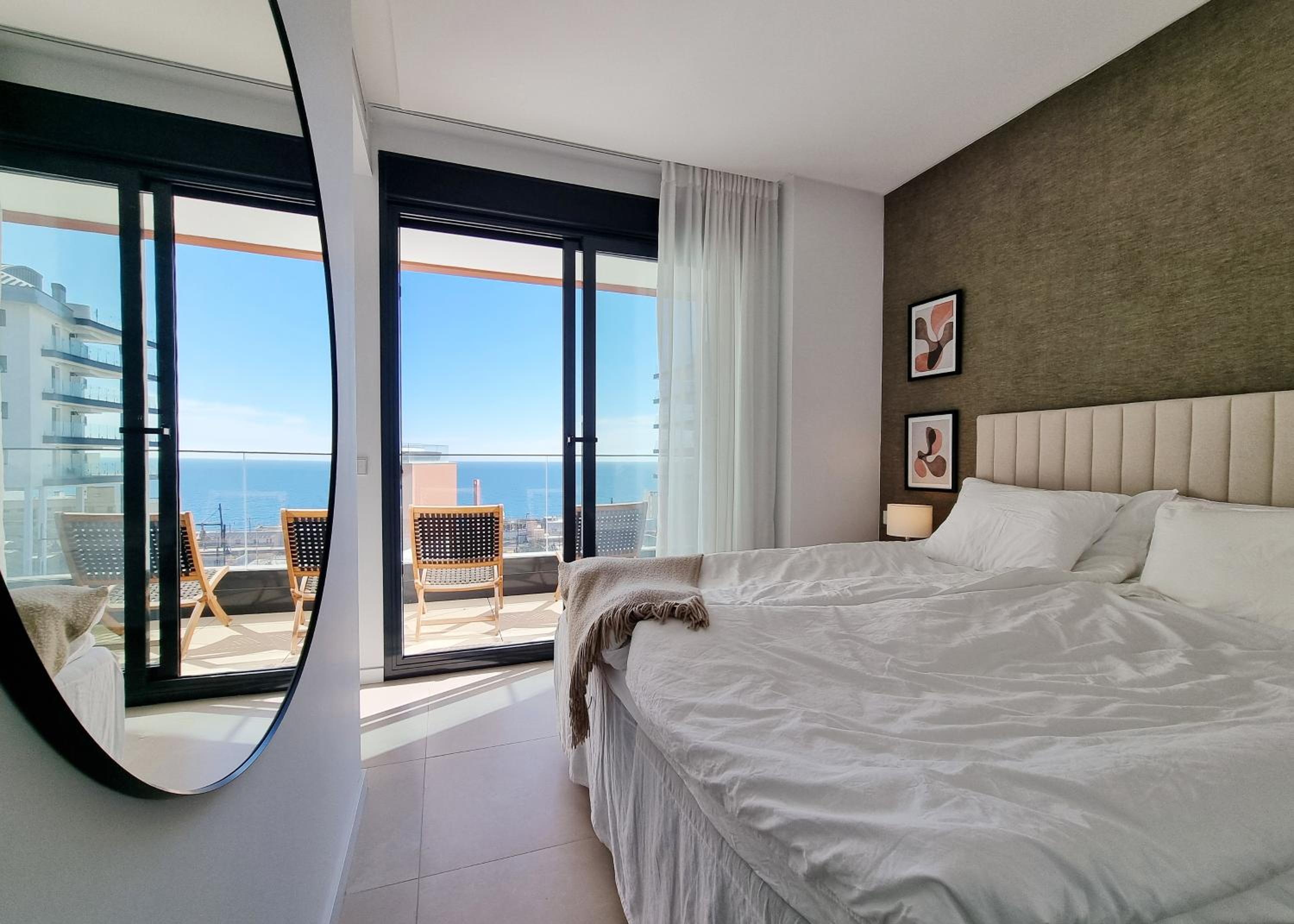 Beautiful Middel Views Apartment with pool and gym