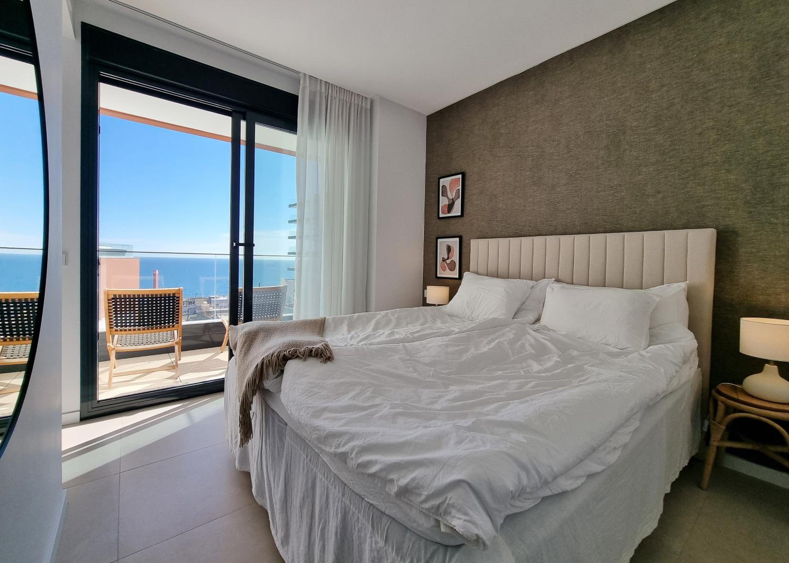 Beautiful Middel Views Apartment with pool and gym
