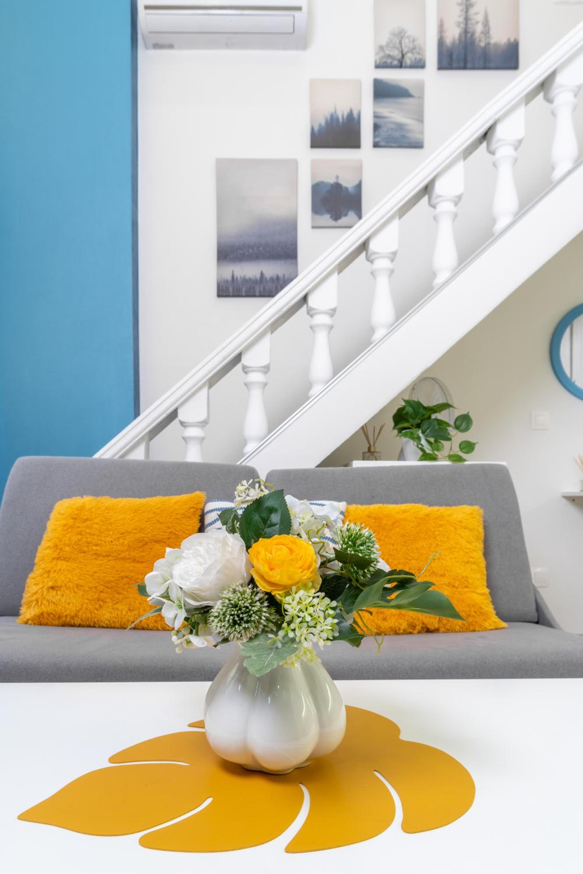 Déja Blue Old City Center studio by BulgarianHomes