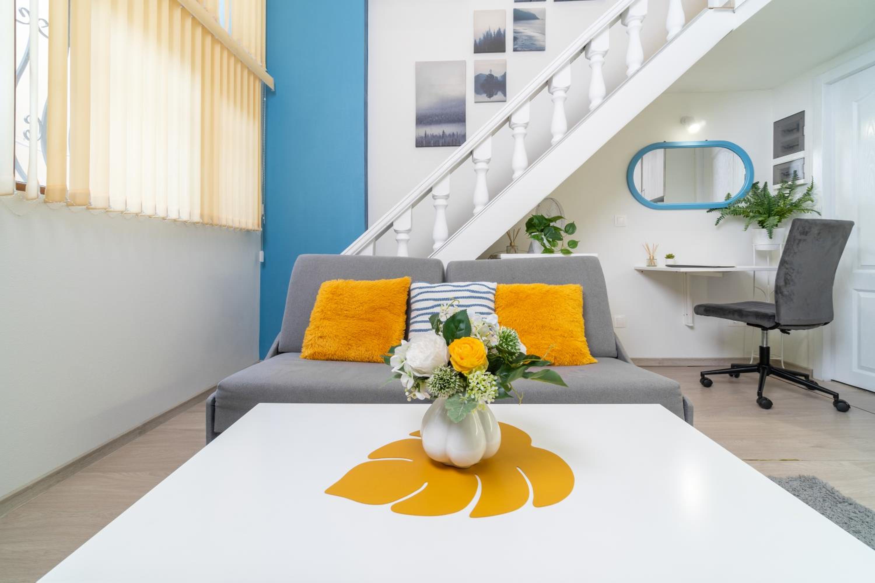 Déja Blue Old City Center studio by BulgarianHomes