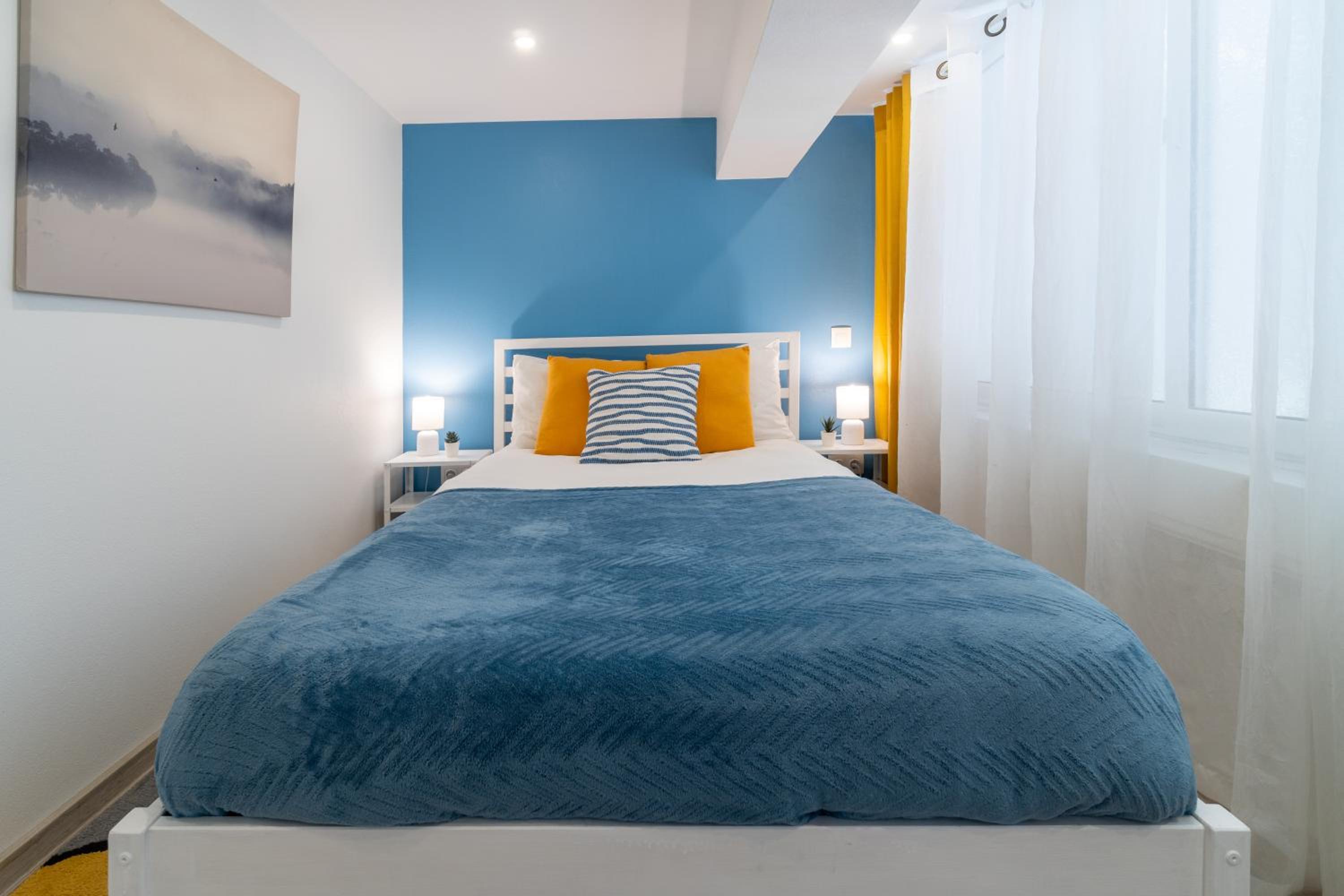 Déja Blue Old City Center studio by BulgarianHomes