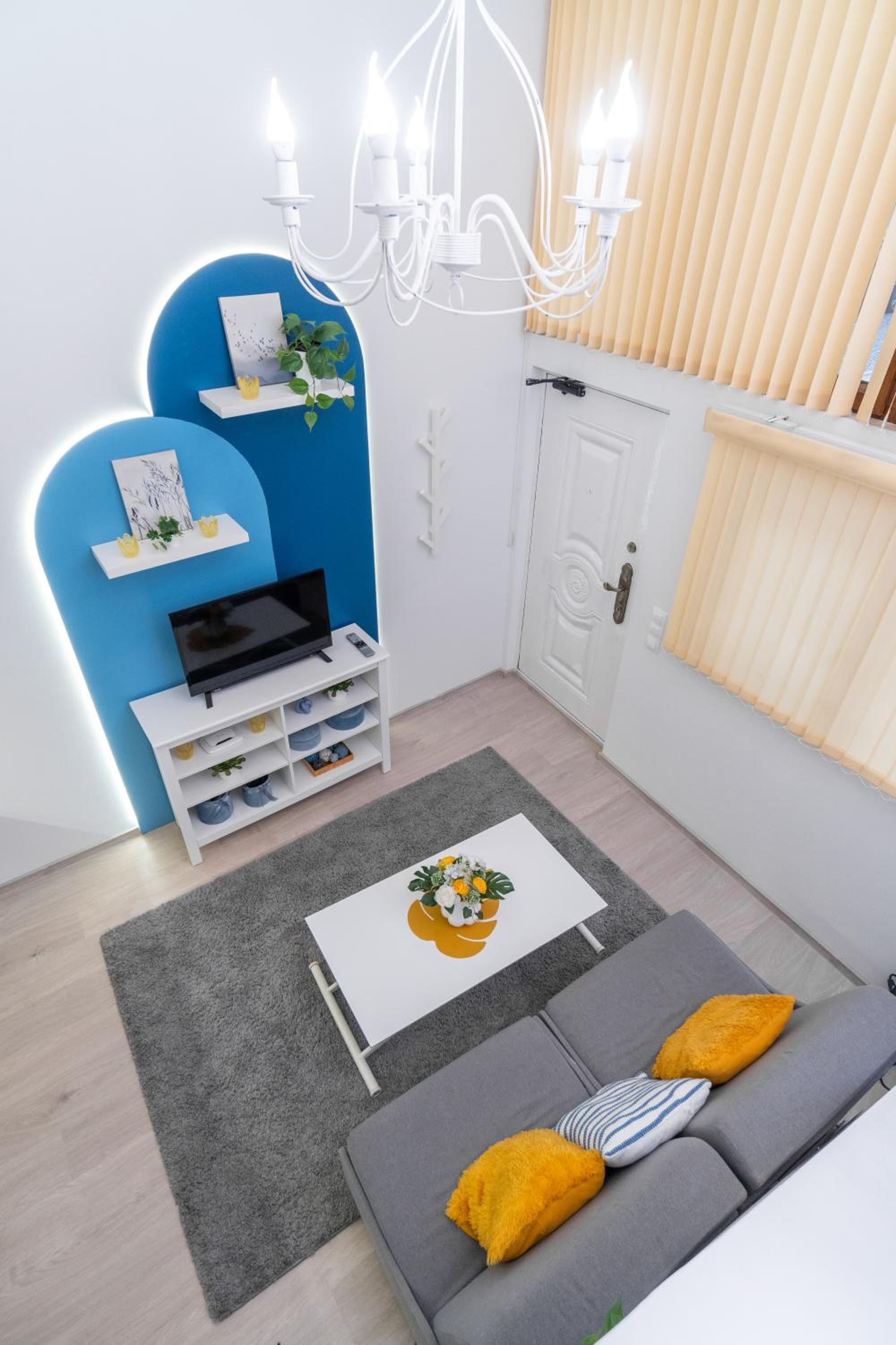 Déja Blue Old City Center studio by BulgarianHomes