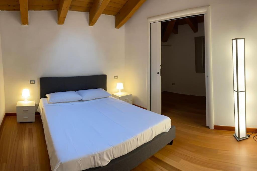 Interno 8 appartamento con box auto privato gratuito