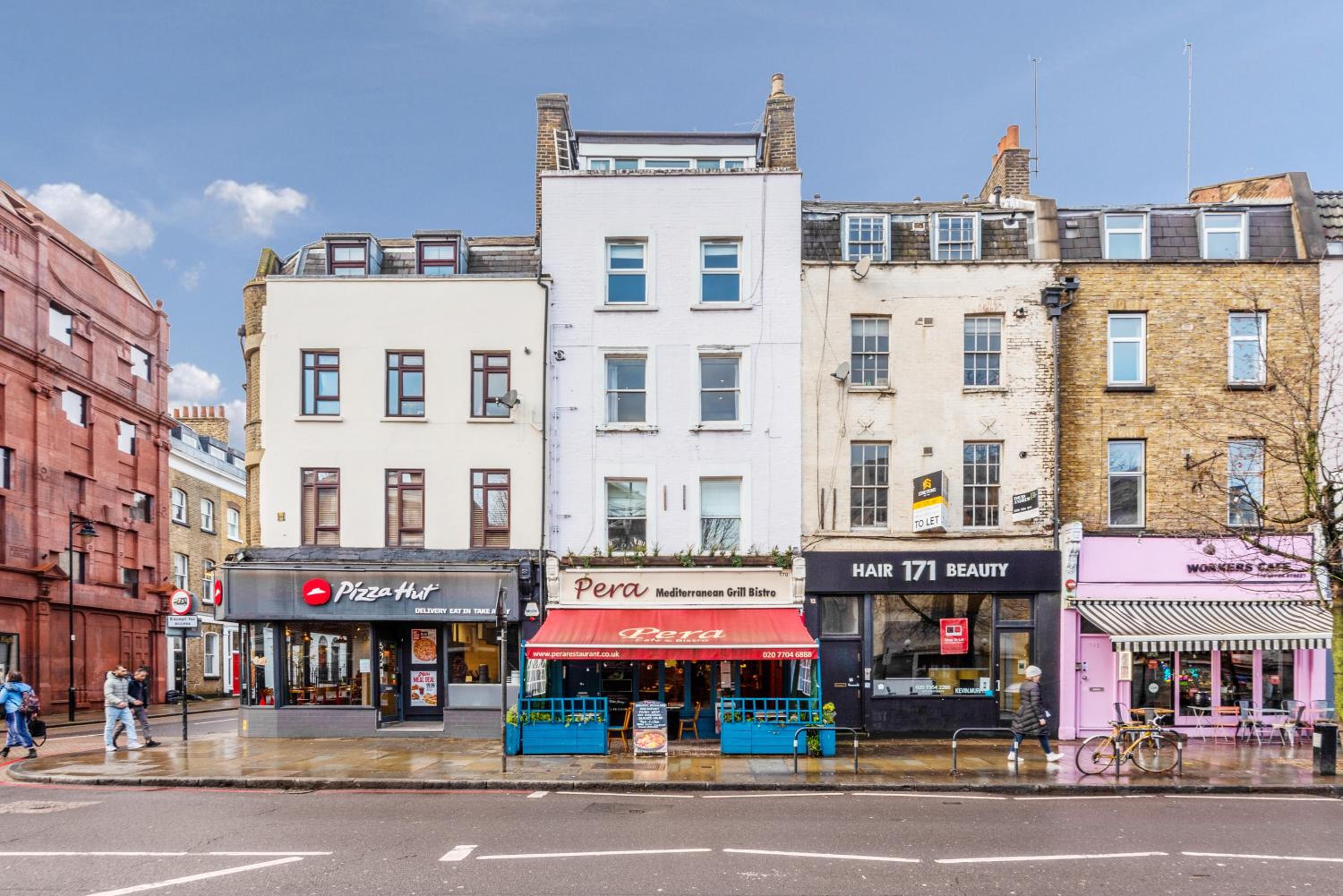 Modernised Apartments 1 and 2 Bedrooms Option Terrace and Balcony High Street