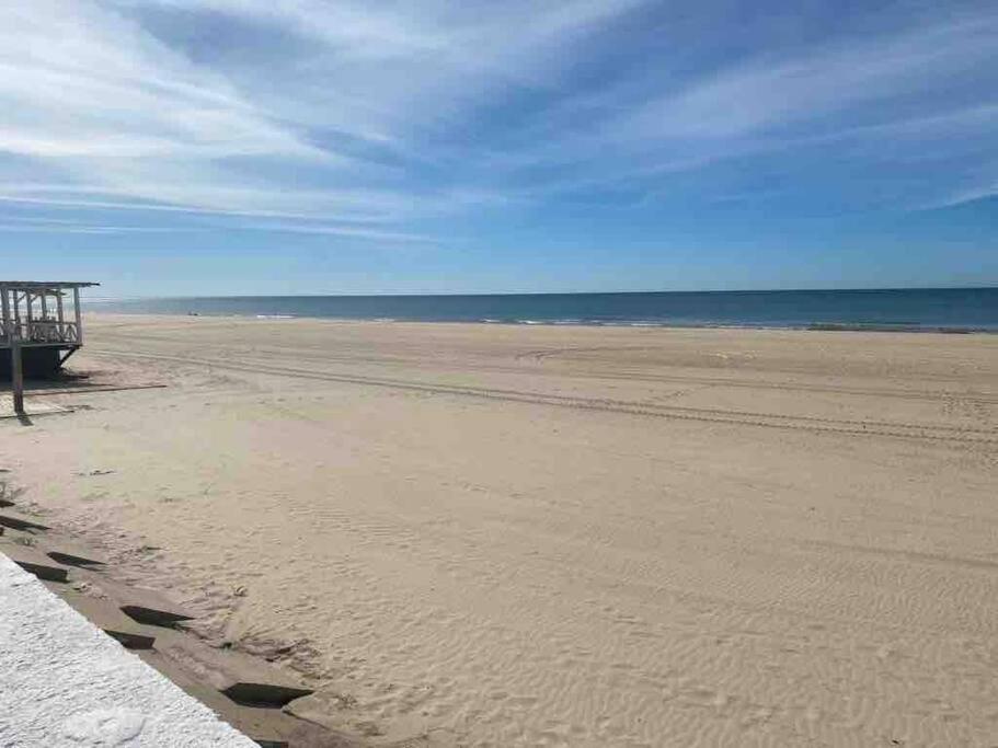 Beachfront 3 Bedroom Family Apartment
