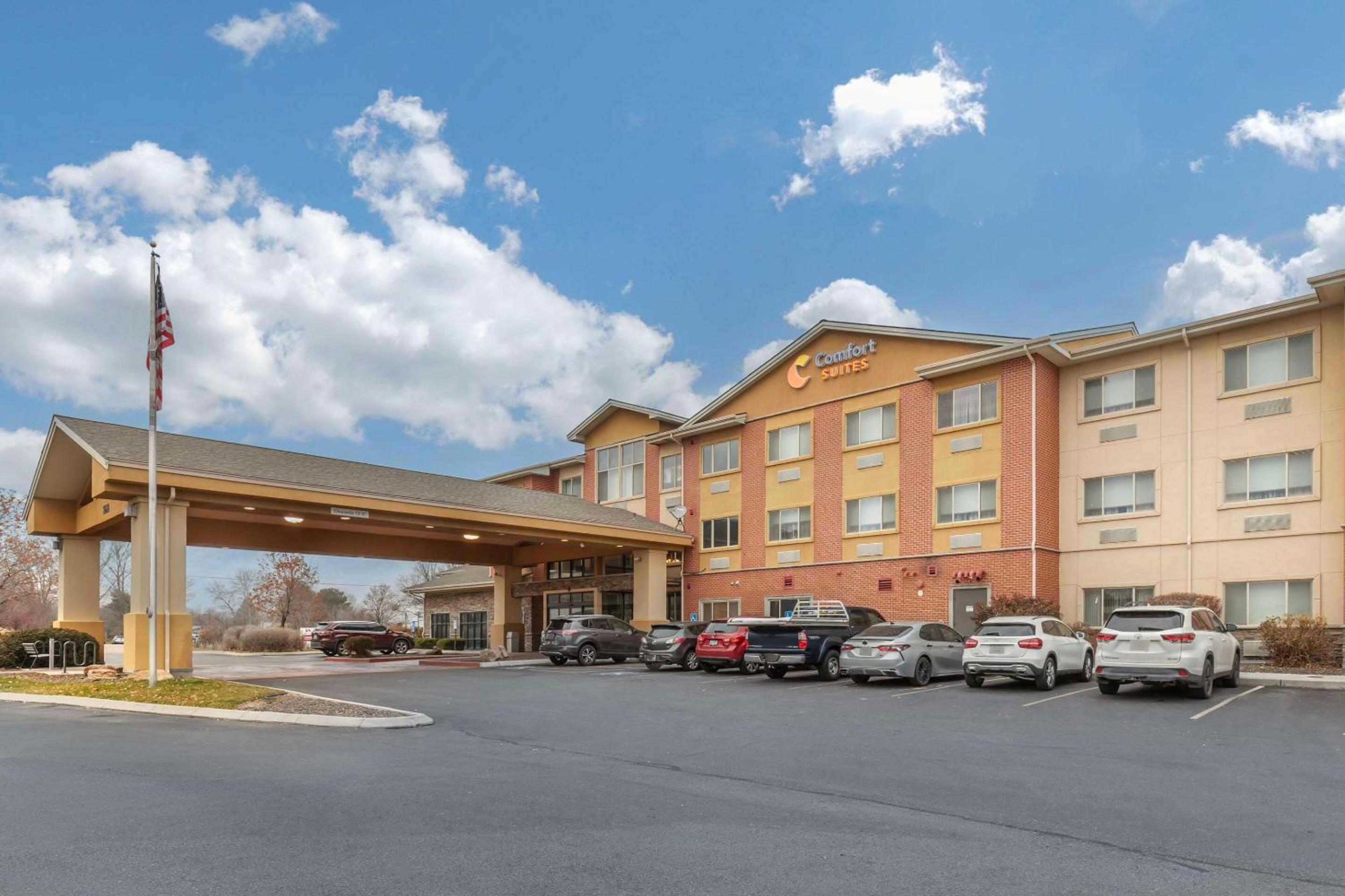 Hotel Comfort Suites Boise West Meridian - Image 1