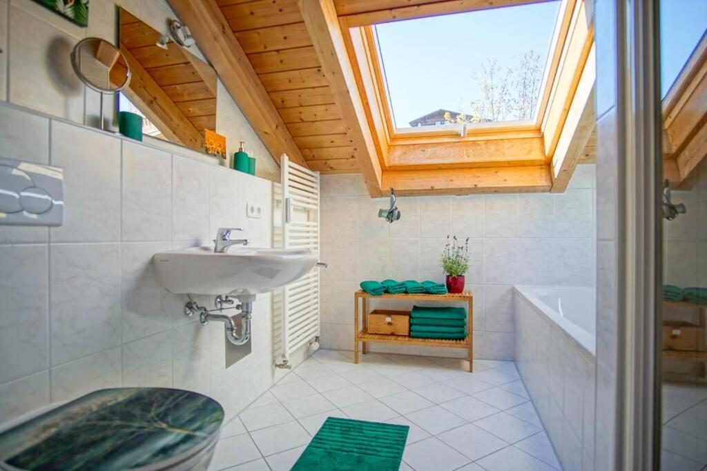 Alpenblick am Weissensee Ruhiges Apartment mit Balkon, Kamin und Netflix