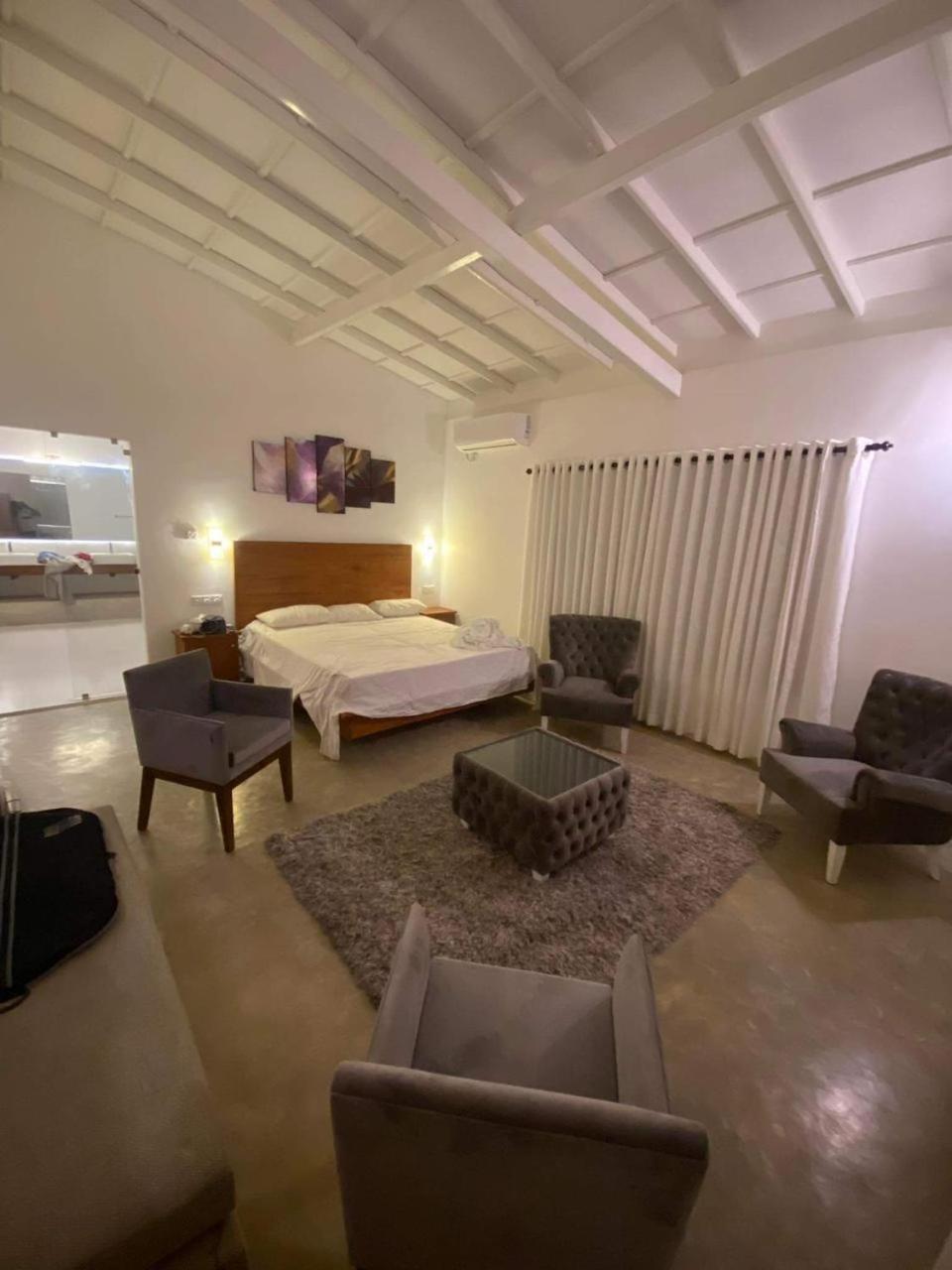 Sri Lanka Beach House Hotel and SPA