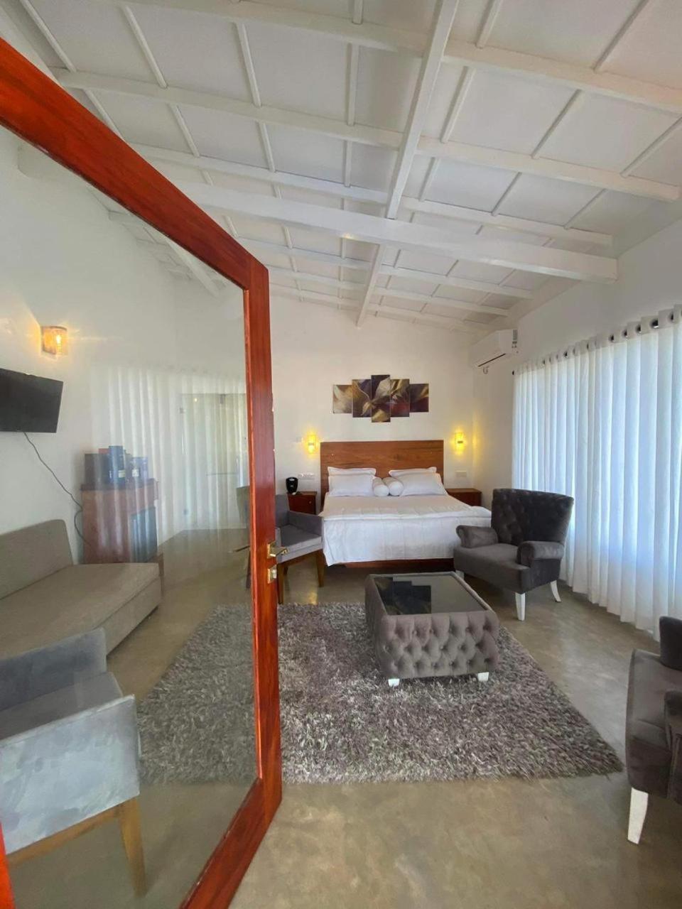 Sri Lanka Beach House Hotel and SPA