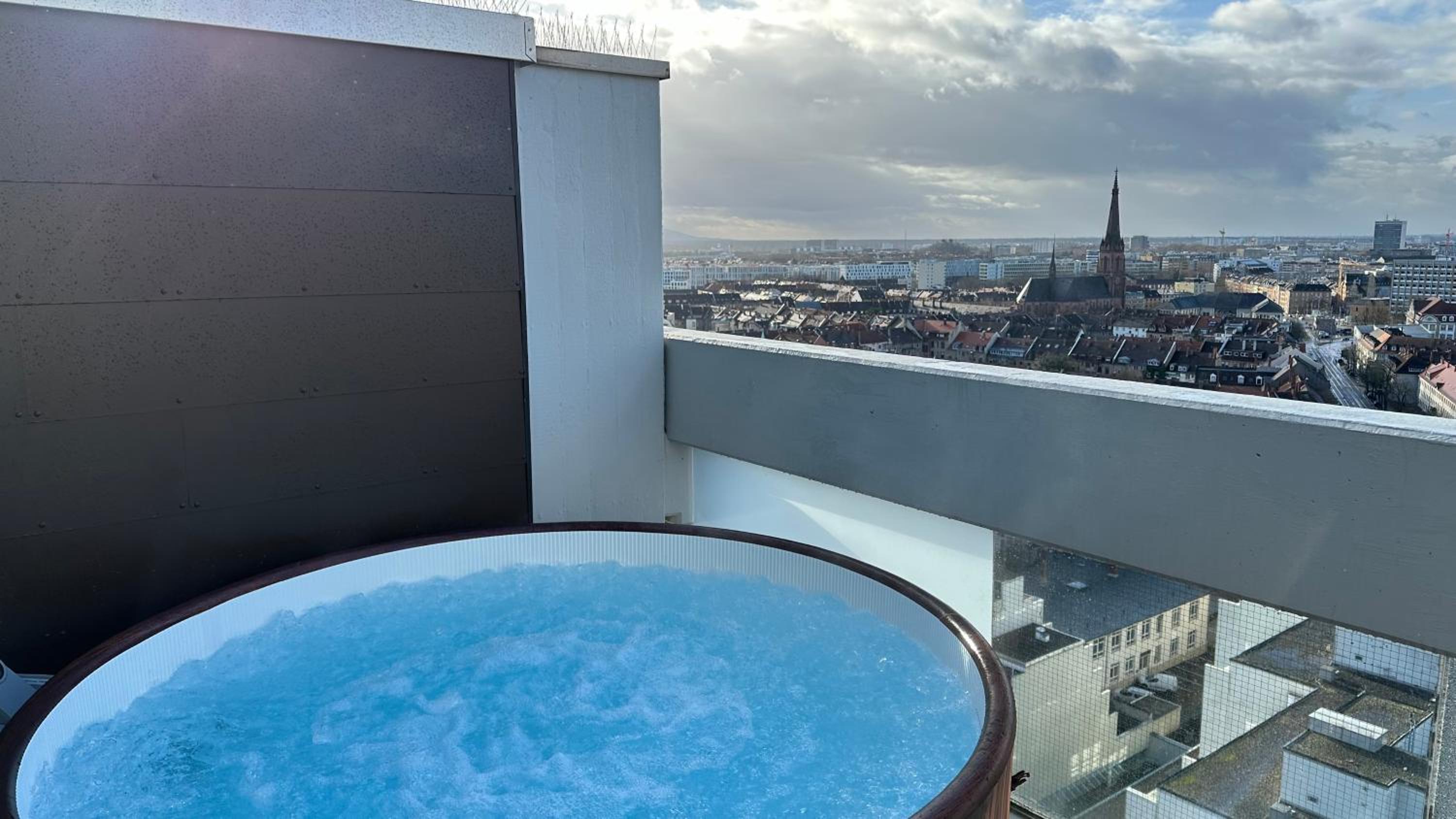 Das Penthouse - Jacuzzi - BBQ - Dachterrasse