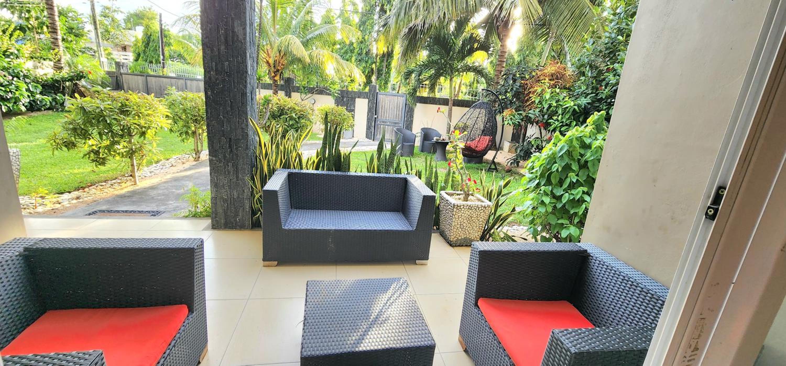 Number 1, Ground Floor (Garden View) Pebble Bay Appartments view 2