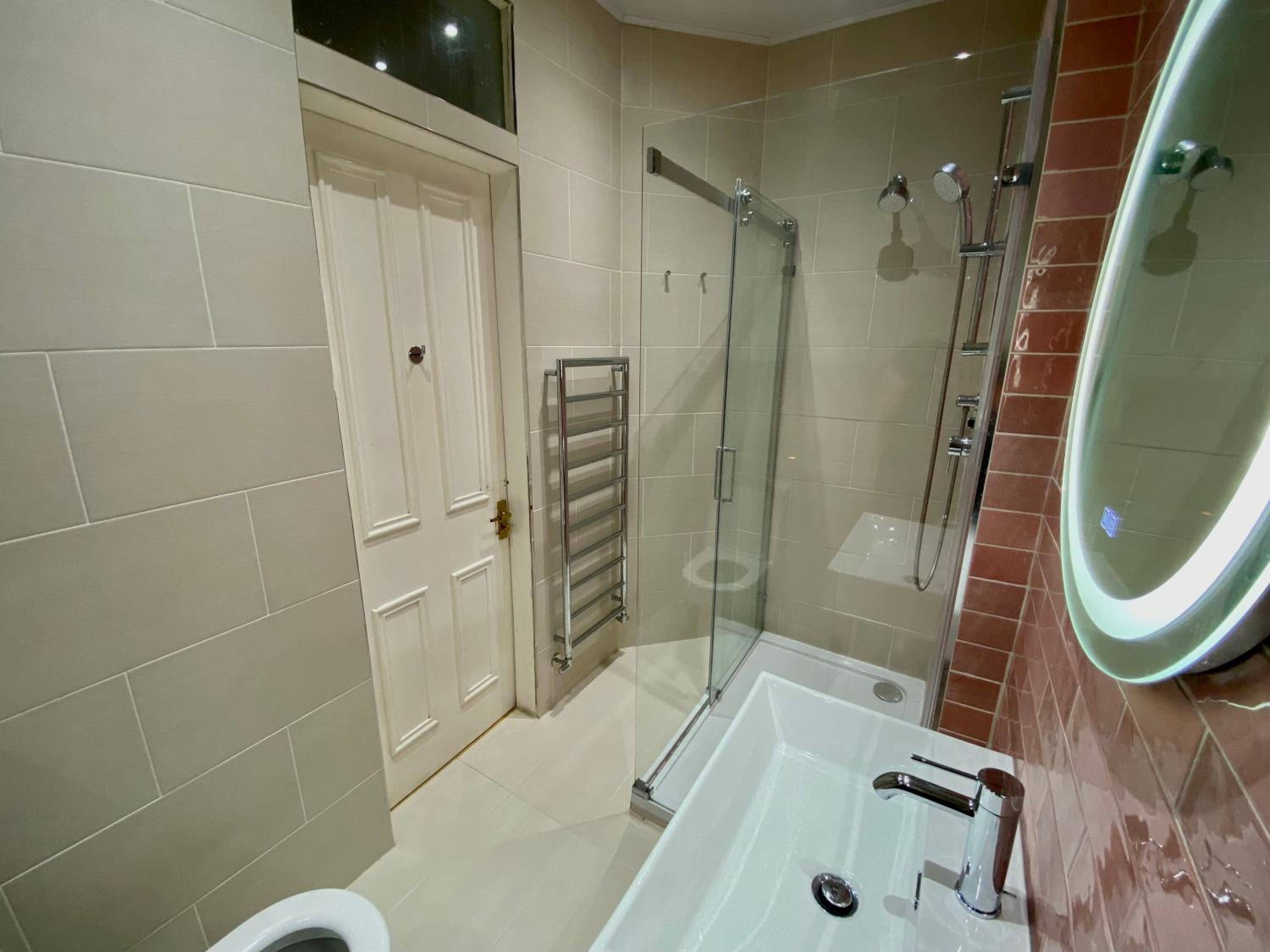 Traveller Award Winner 2024 - Edinburgh Apartment with 3 Beds view 5