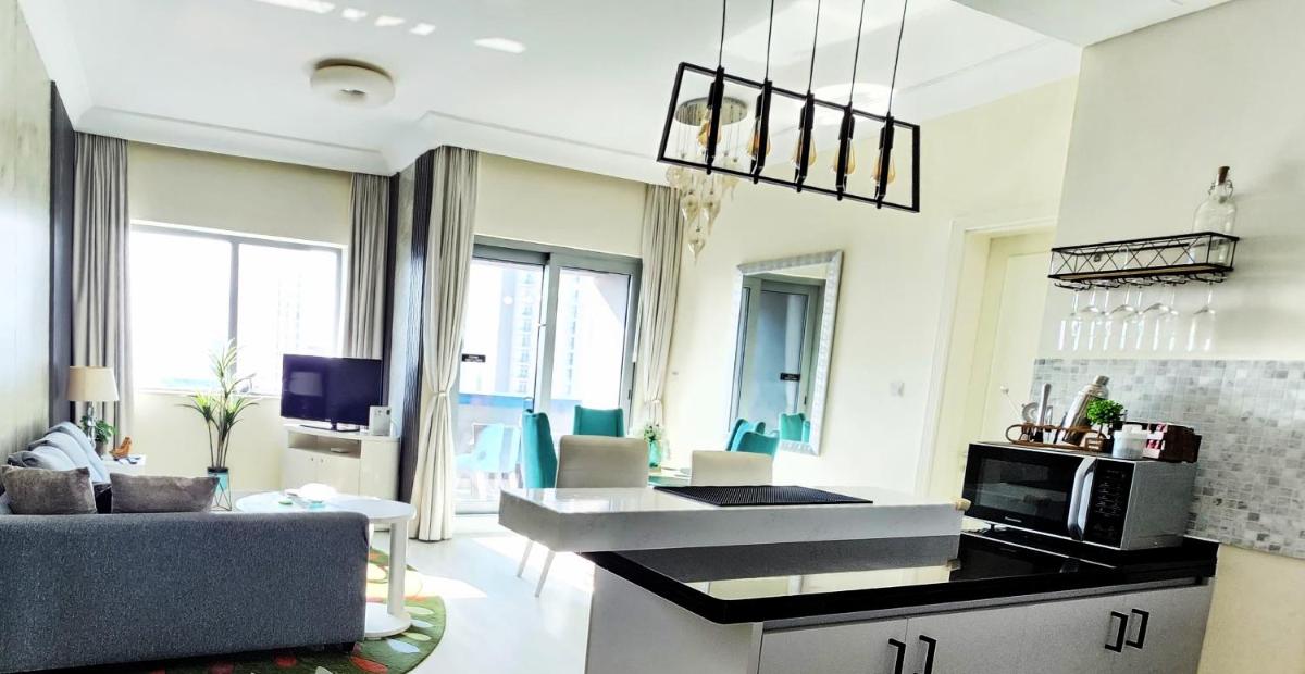Elegant Apartment with Burj Khalifa View, Downtown