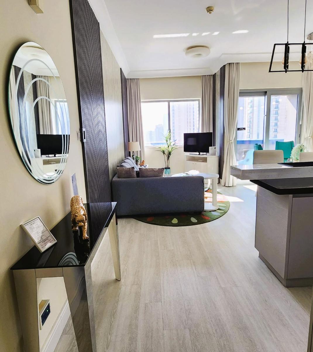 Elegant Apartment with Burj Khalifa View, Downtown