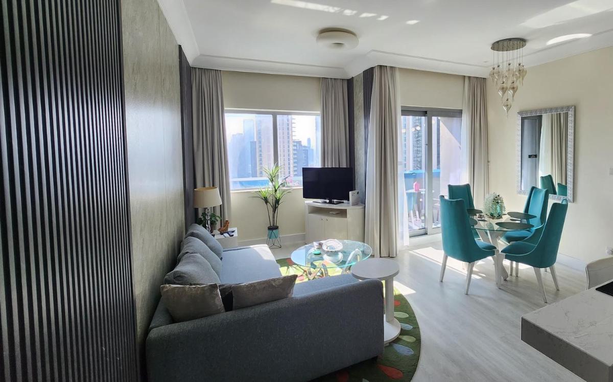 Elegant Apartment with Burj Khalifa View, Downtown