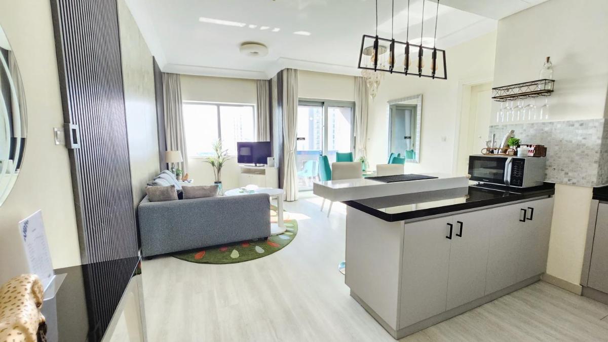 Elegant Apartment with Burj Khalifa View, Downtown