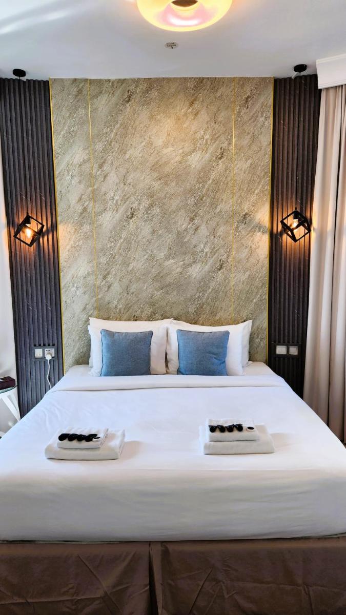 Elegant Apartment with Burj Khalifa View, Downtown