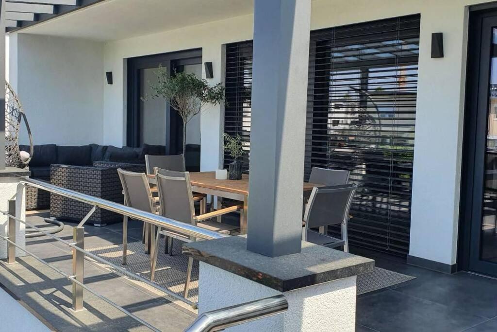 Haus mit viel Platz, Terrasse und Garten