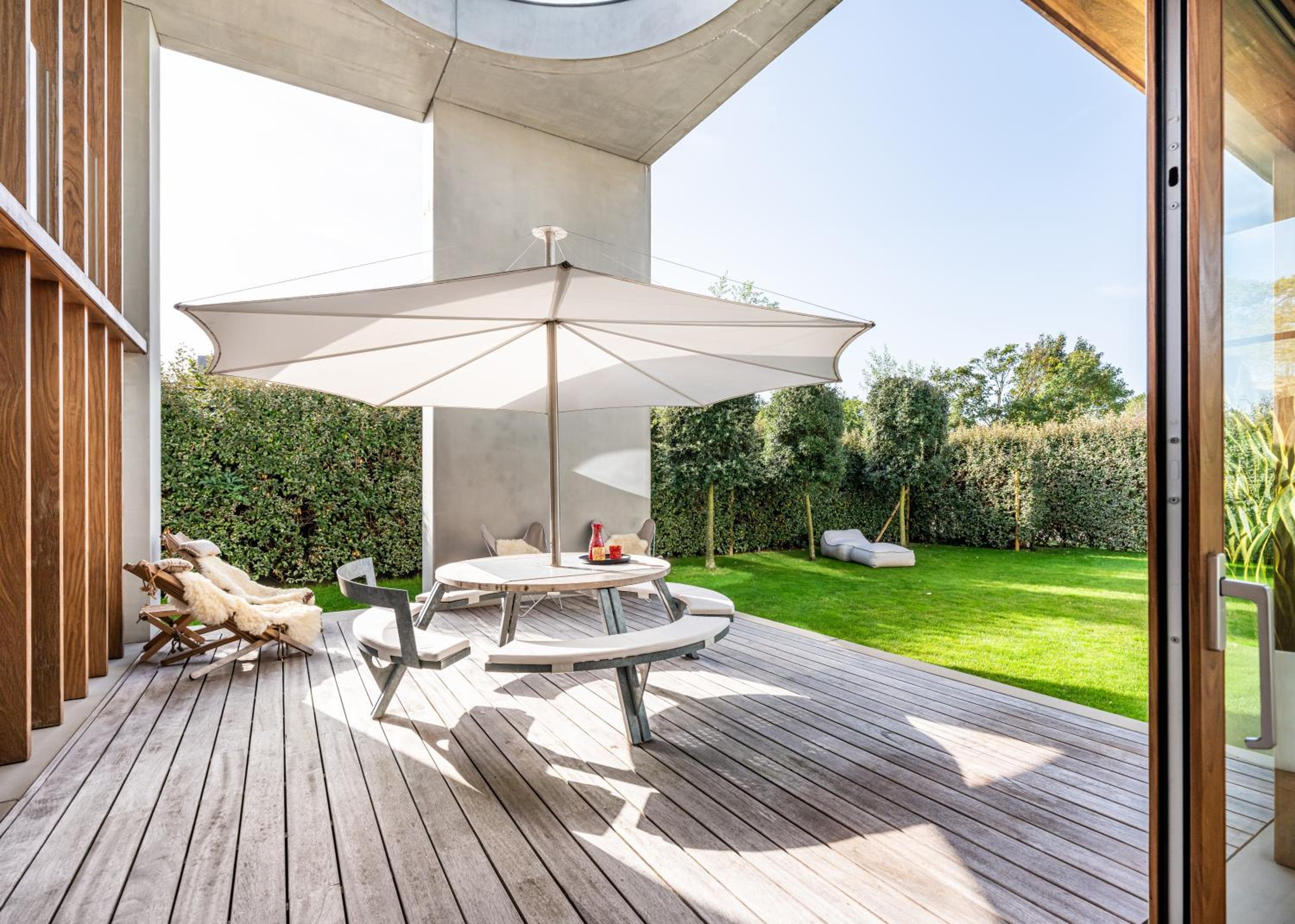 Villa Picasso - Lux Living