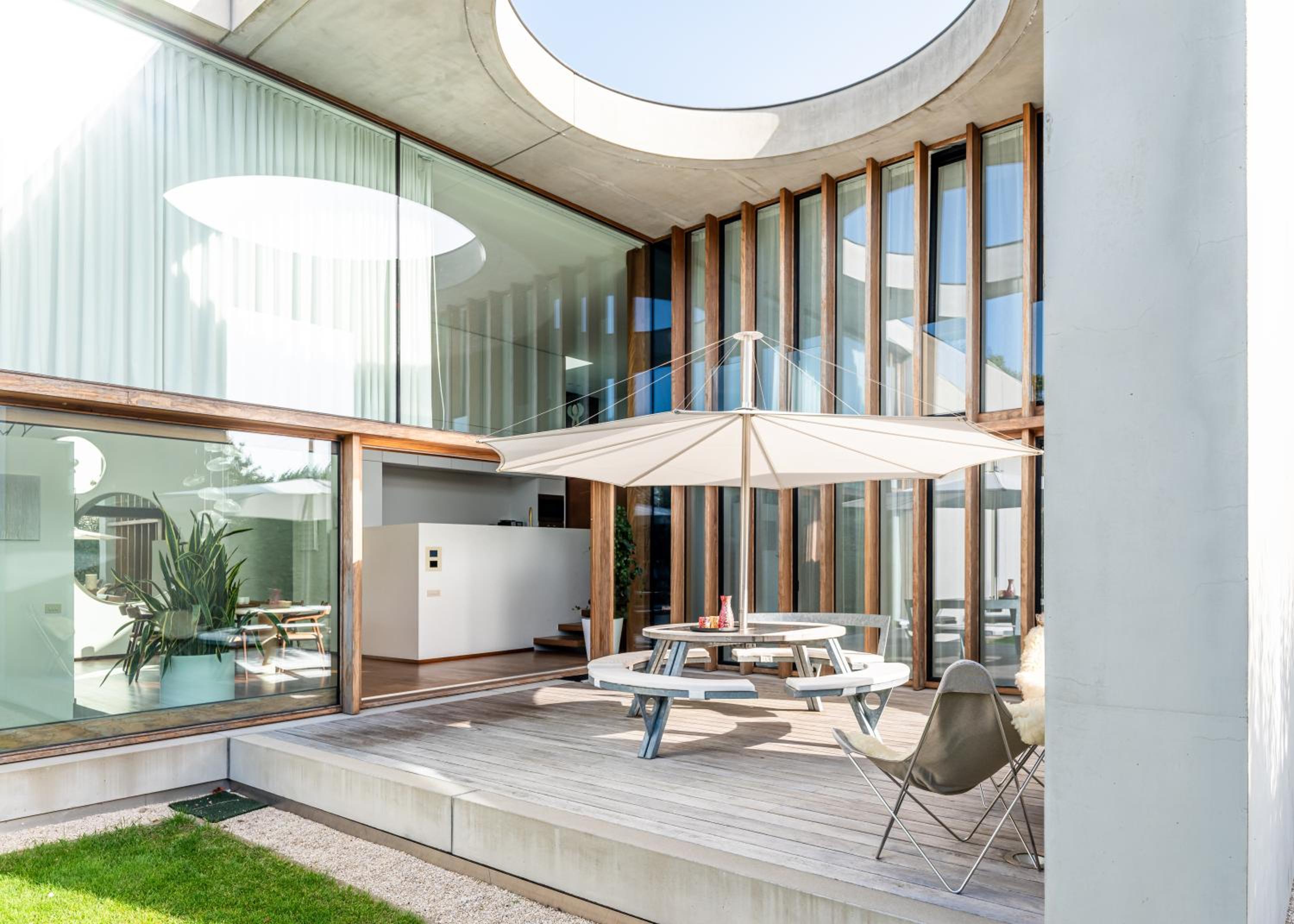 Villa Picasso - Lux Living
