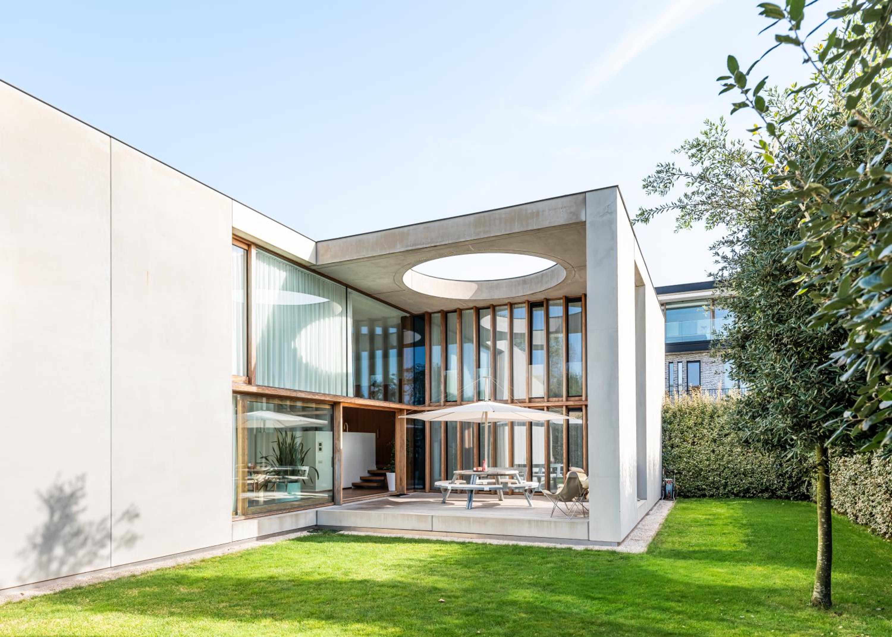 Villa Picasso - Lux Living