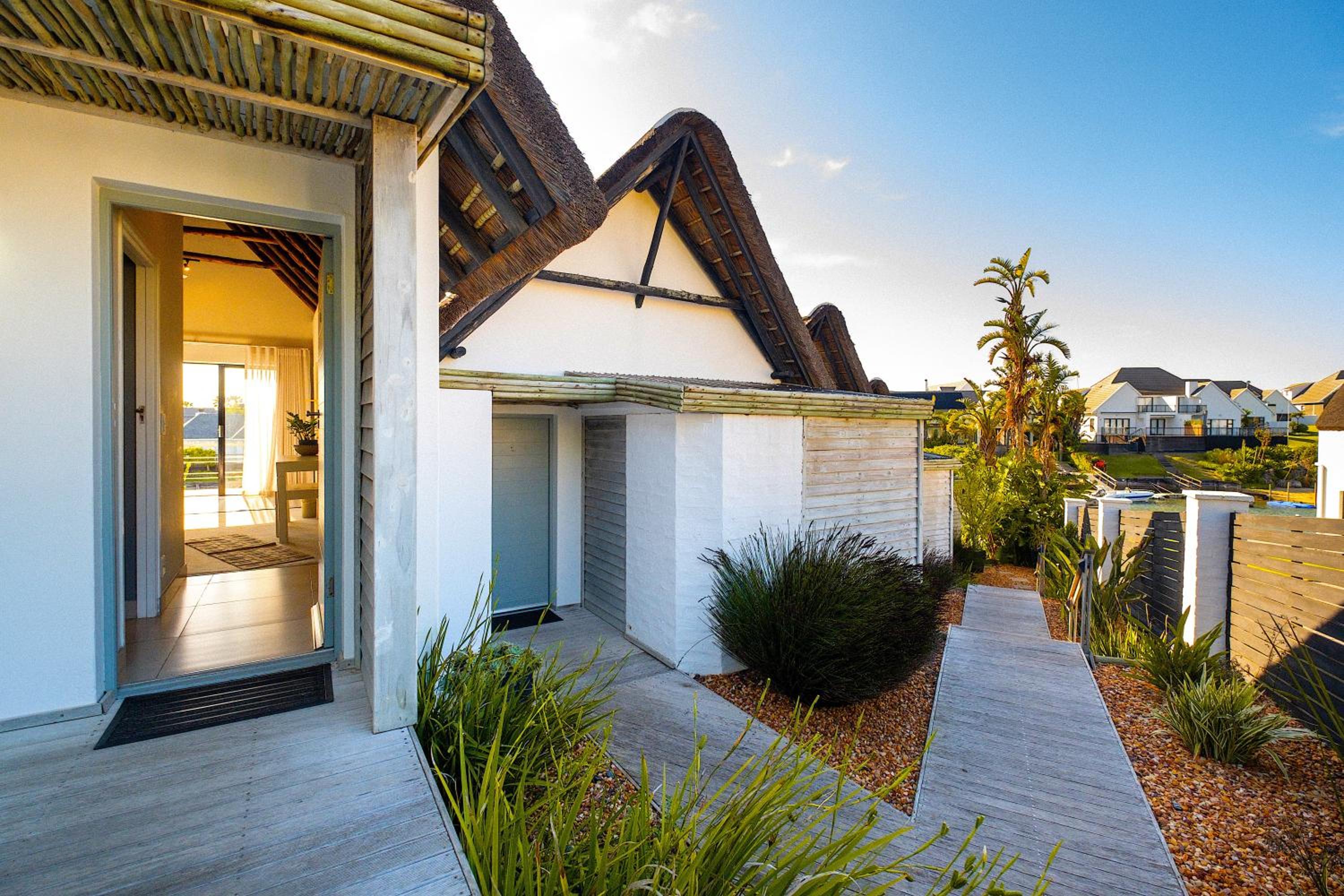 CANAL GUEST HOUSE - Waterfront Boutique B&B