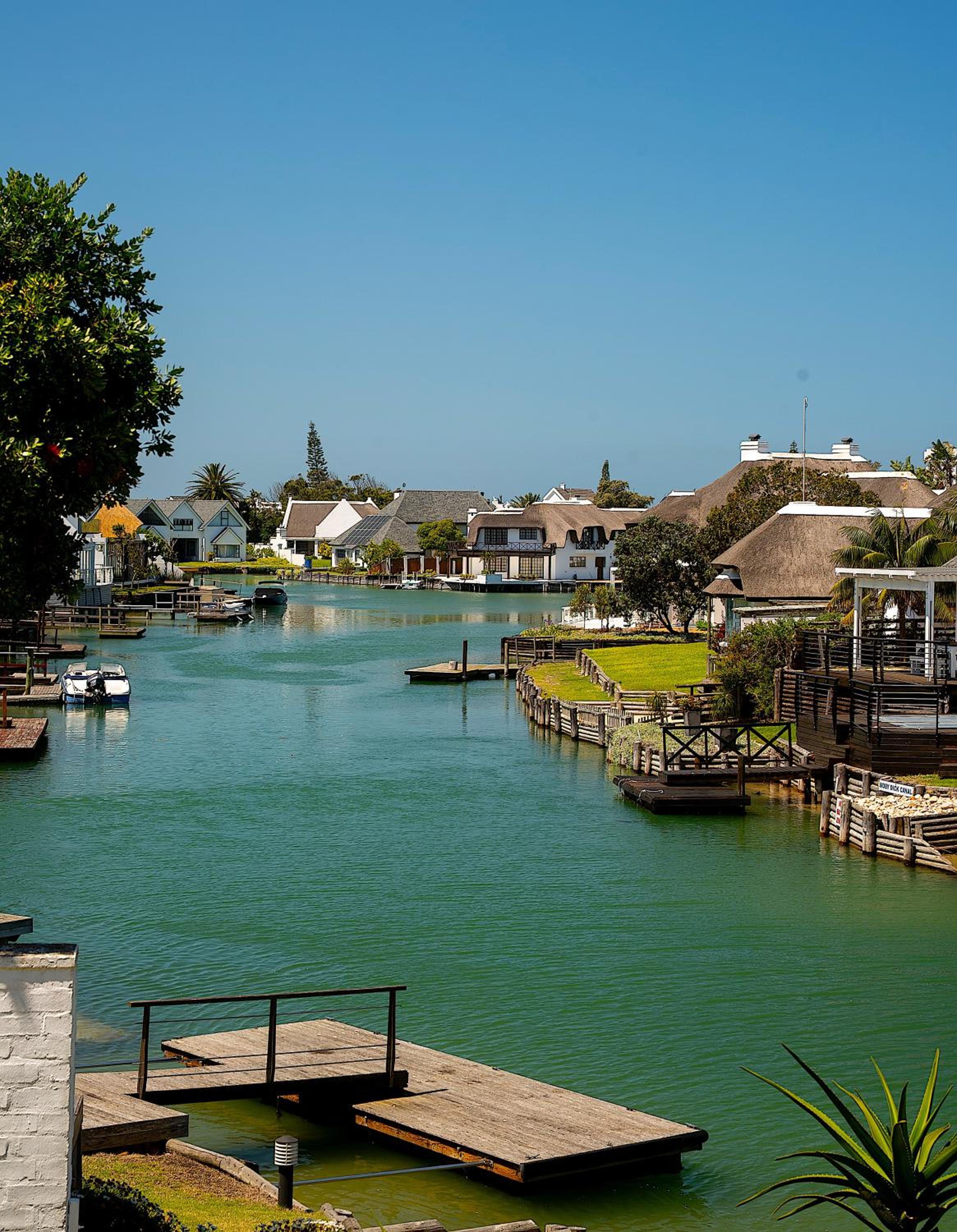 CANAL GUEST HOUSE - Waterfront Boutique B&B