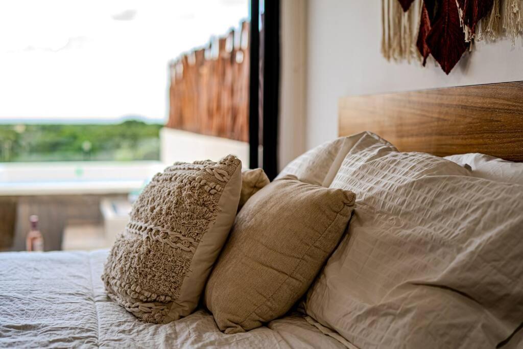Private pool & bedroom paradise view 2