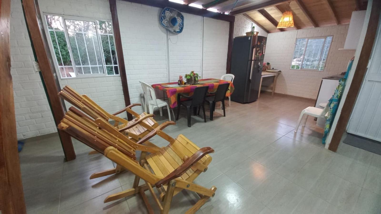 HOSTAL BESHALOM